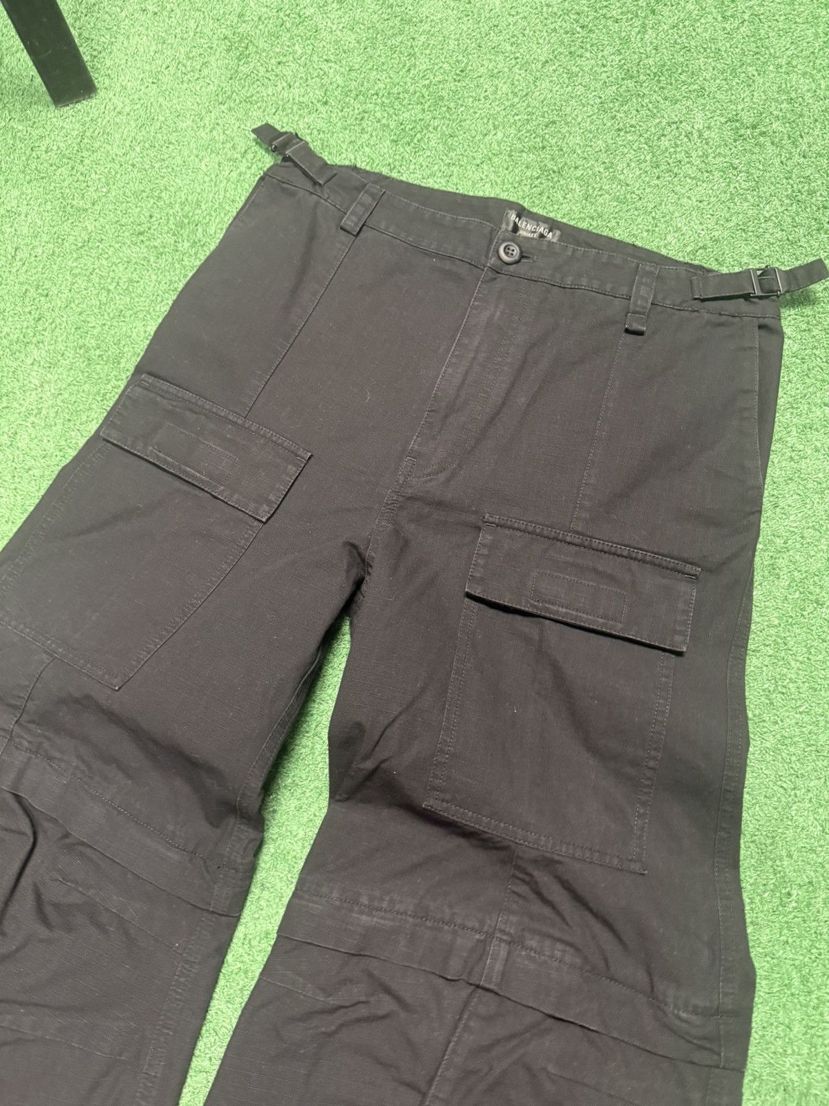 Balenciaga Balenciaga flared cargos size large Size US 34 / EU 50 - 2 Thumbnail