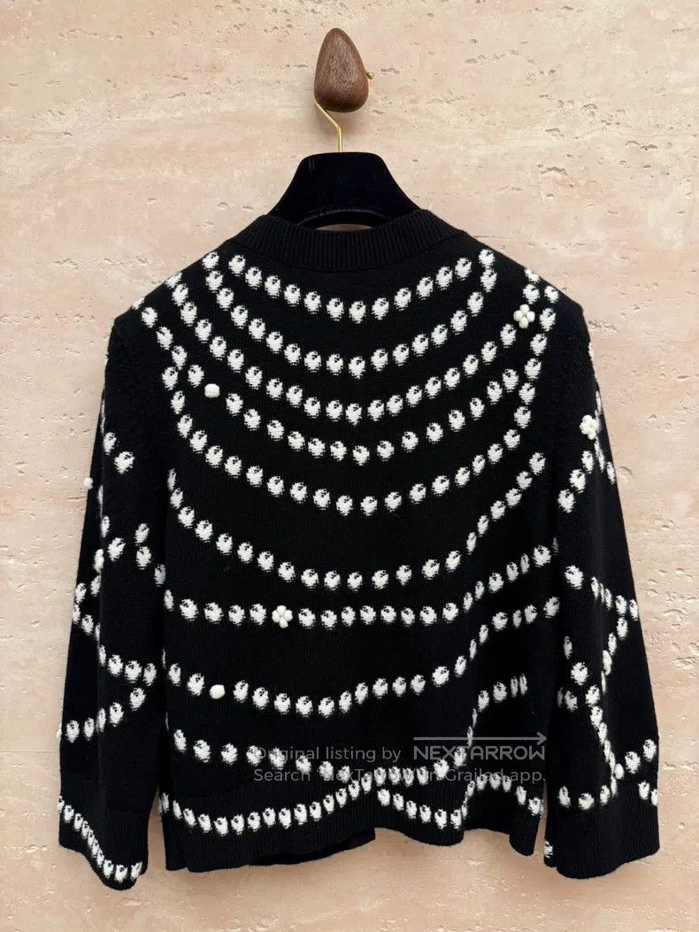 Chanel Chanel 25P black mother-of-pearl buckle cashmere cardigan Size XS / US 0-2 / IT 36-38 - 3 Thumbnail