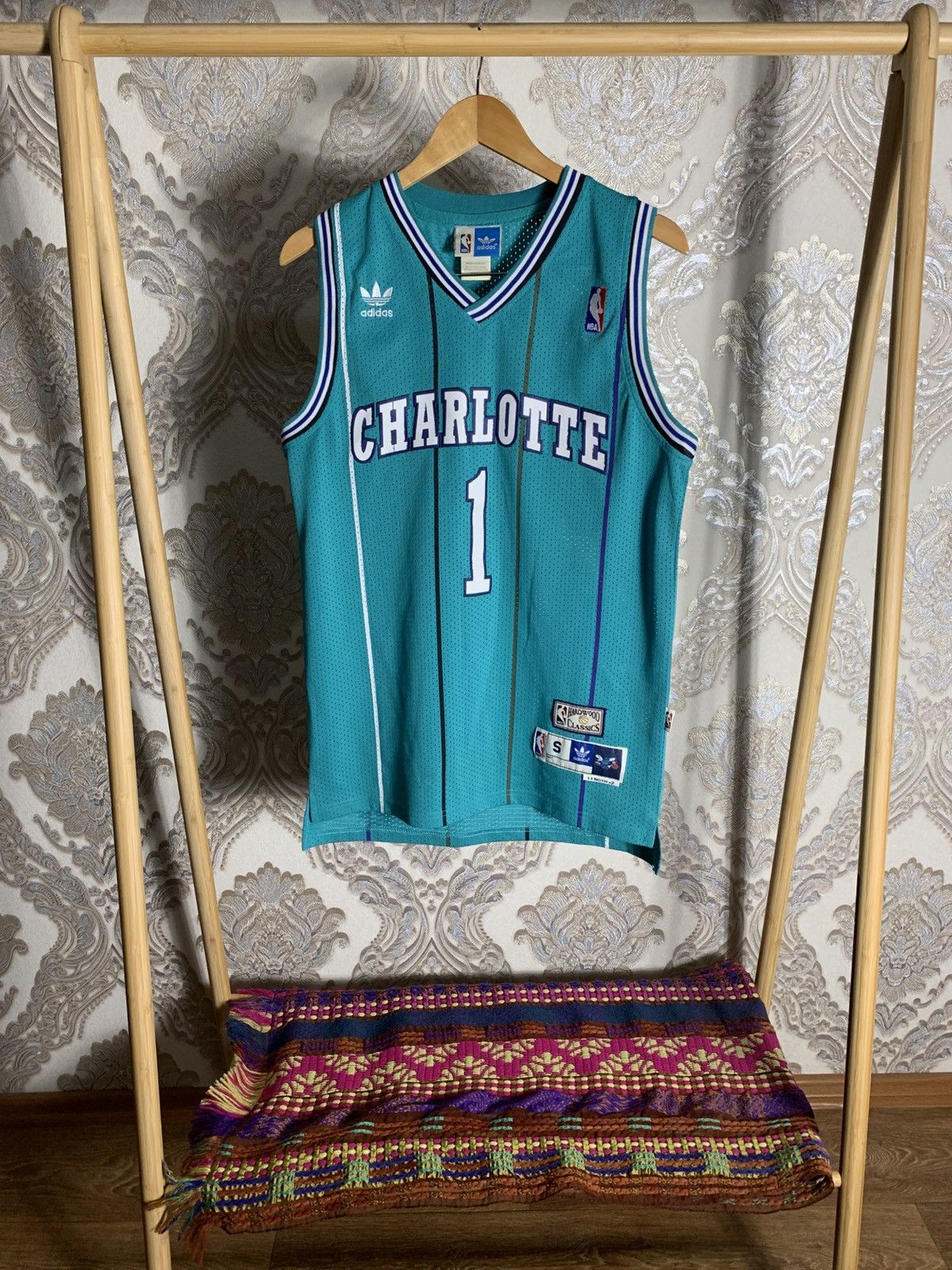 Adidas VINTAGE AFIDAS ORIGINAL CHARLOTTE RETRO NBA JERSRY Y2K 90s Size US S / EU 44-46 / 1 - 1 Thumbnail