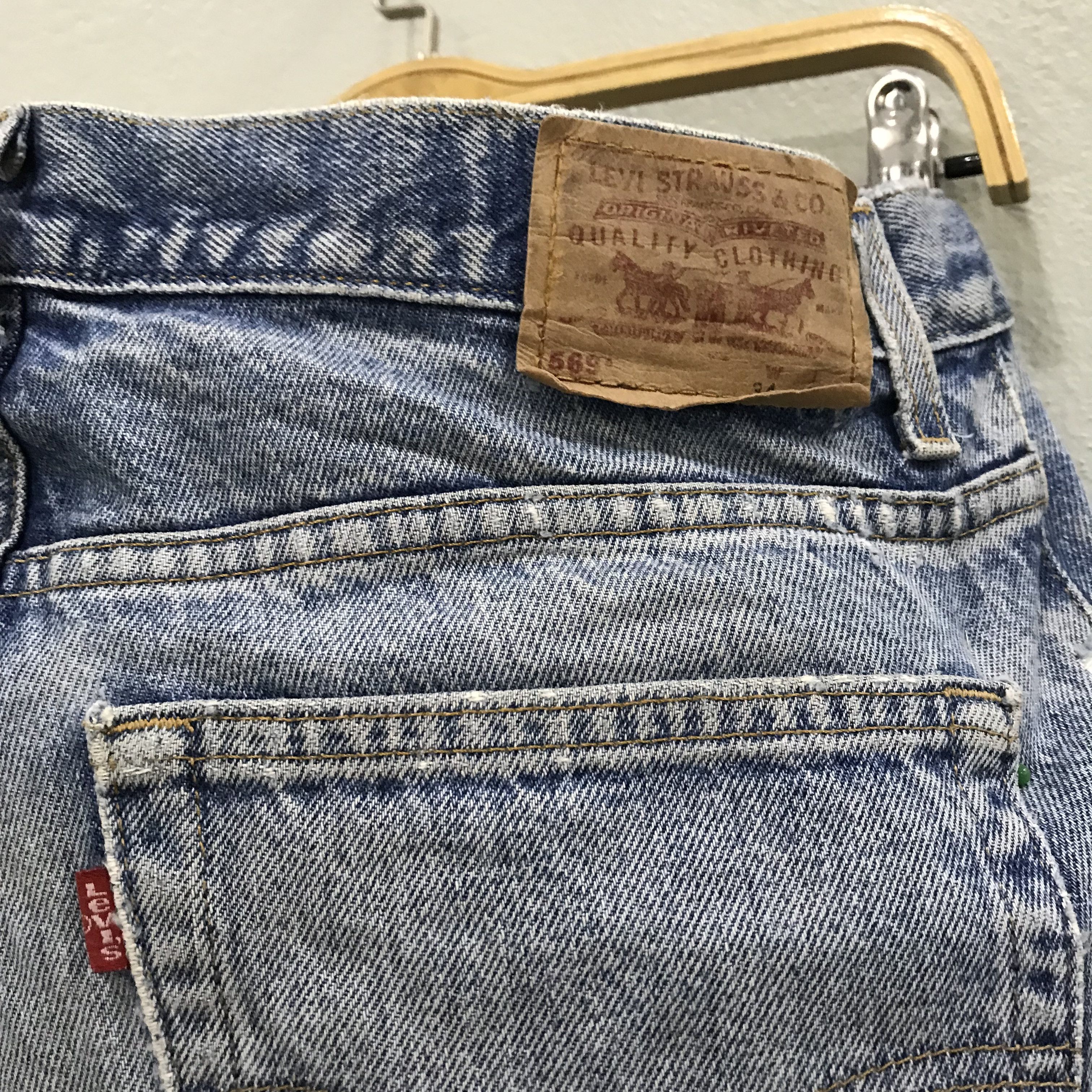 Levi's Vintage Levi’s 569 Loose Straight Light Wash Distressed Size US 34 / EU 50 - 13 Thumbnail
