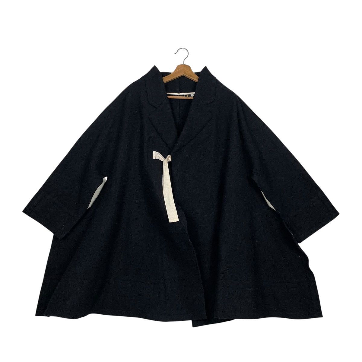 Comme des Garcons Comme Des Garcons Wool Cape Overcoat Size US S / EU 44-46 / 1 - 9 Thumbnail