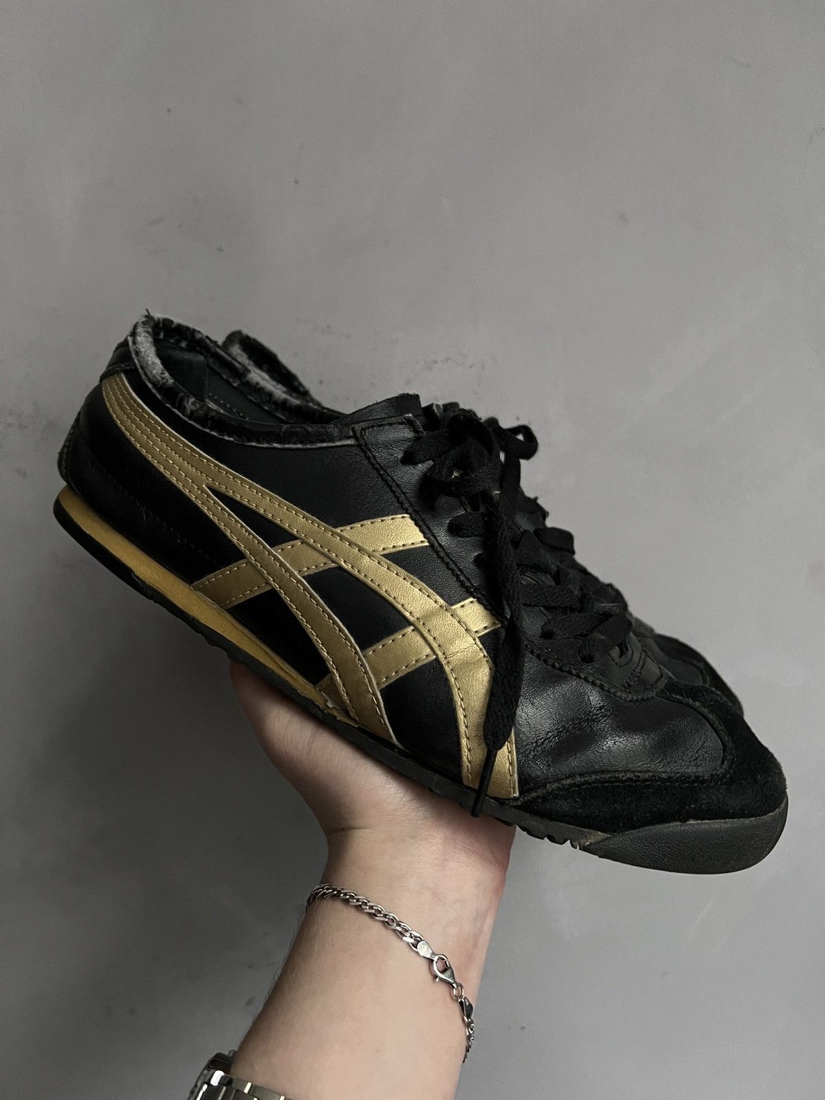 Onitsuka Tiger Onitsuka Tiger Mexico 66 Gold Black Shoes vintage y2k Size US 10 / EU 43 - 1 Thumbnail