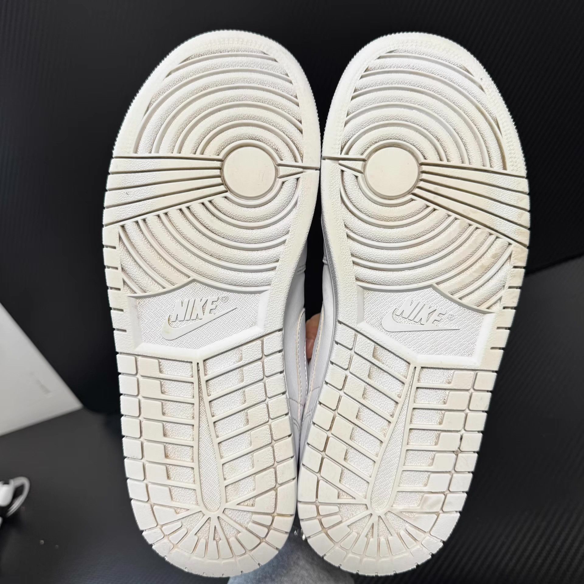 Nike AJ1 Low All White Low-Top Basketball Shoes Q10 Size US 8.5 / EU 41-42 - 4 Thumbnail