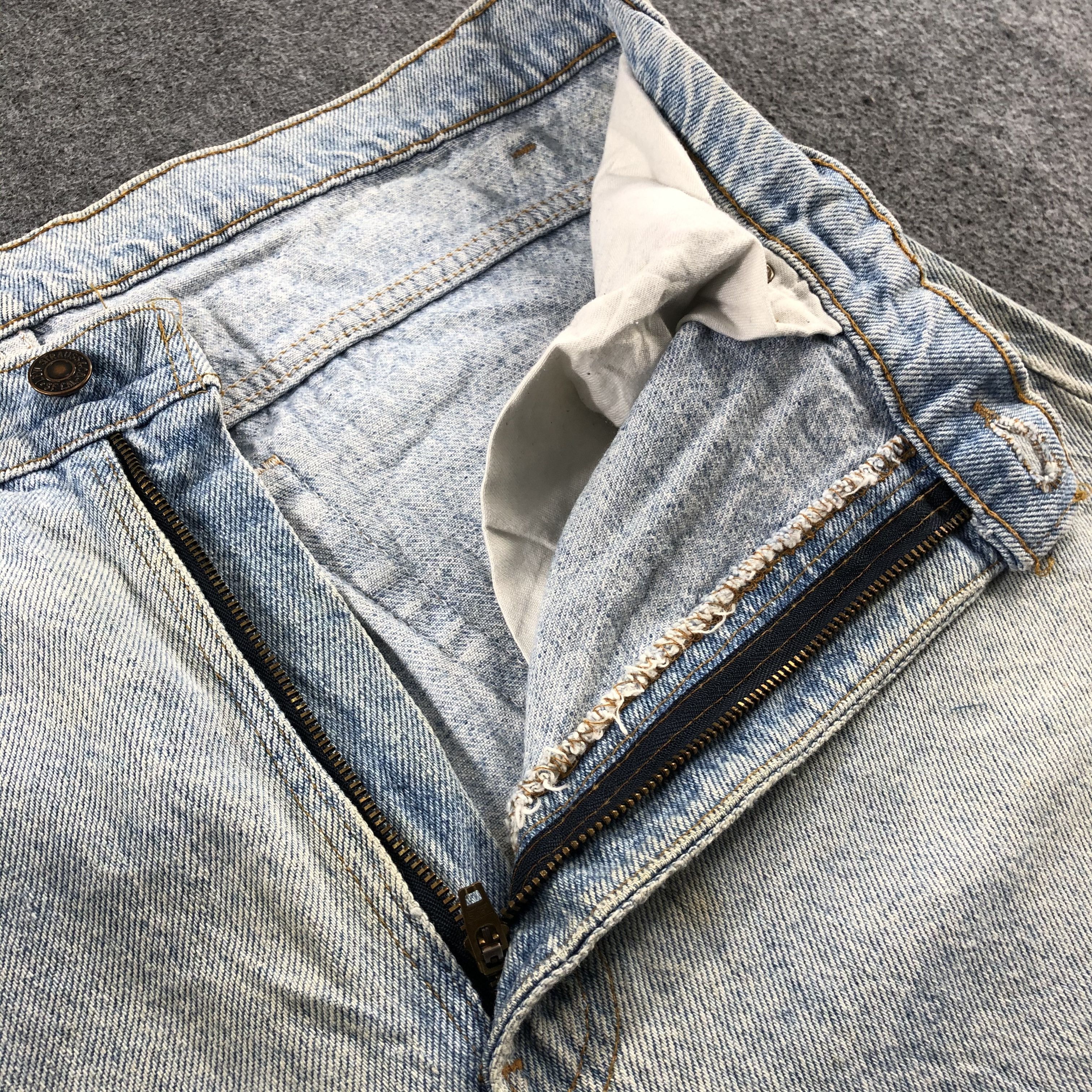 Levi's Vintage 90s Light Wash Levis 505 Jeans-J2593 Size US 36 / EU 52 - 12 Thumbnail