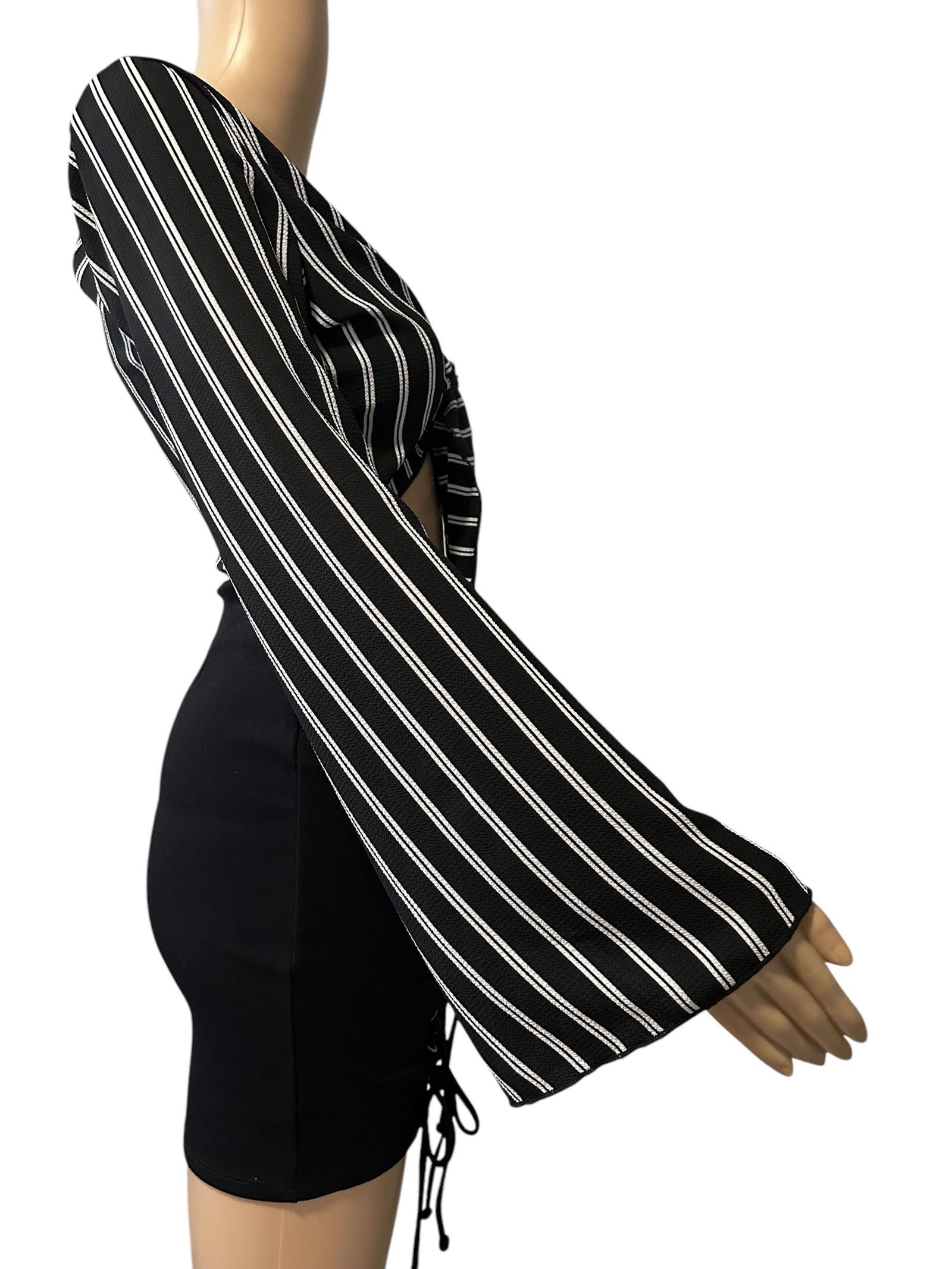 Designer Trendy Black & White Striped Crop Top with Tie Front Size M / US 6-8 / IT 42-44 - 4 Thumbnail