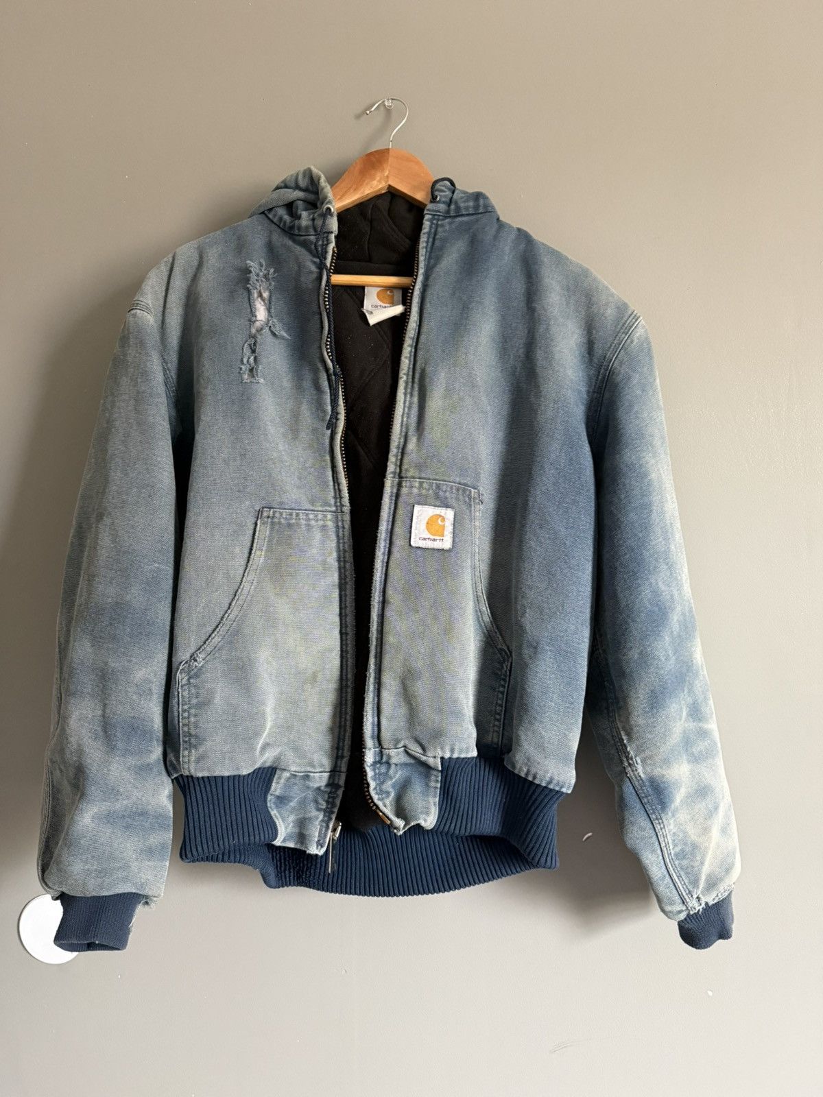 Carhartt Vintage light, blue, distressed, faded jacket, Carhartt work Size US S / EU 44-46 / 1 - 1 Thumbnail