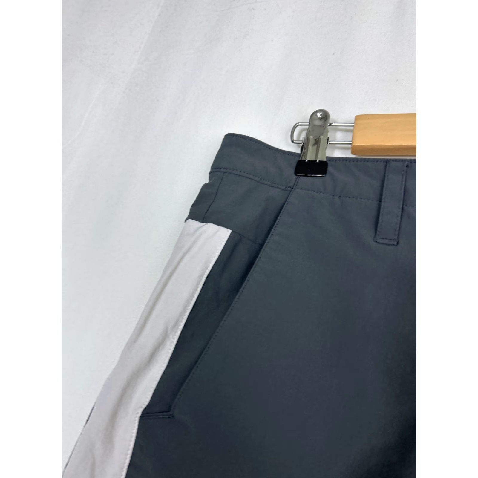 Oakley Oakley Mens Activewear Shorts Gray White Striped Regular 32x9.5 Size 32 Athletic Sports Mens Regular fit Size US 32 / EU 48 - 6 Thumbnail