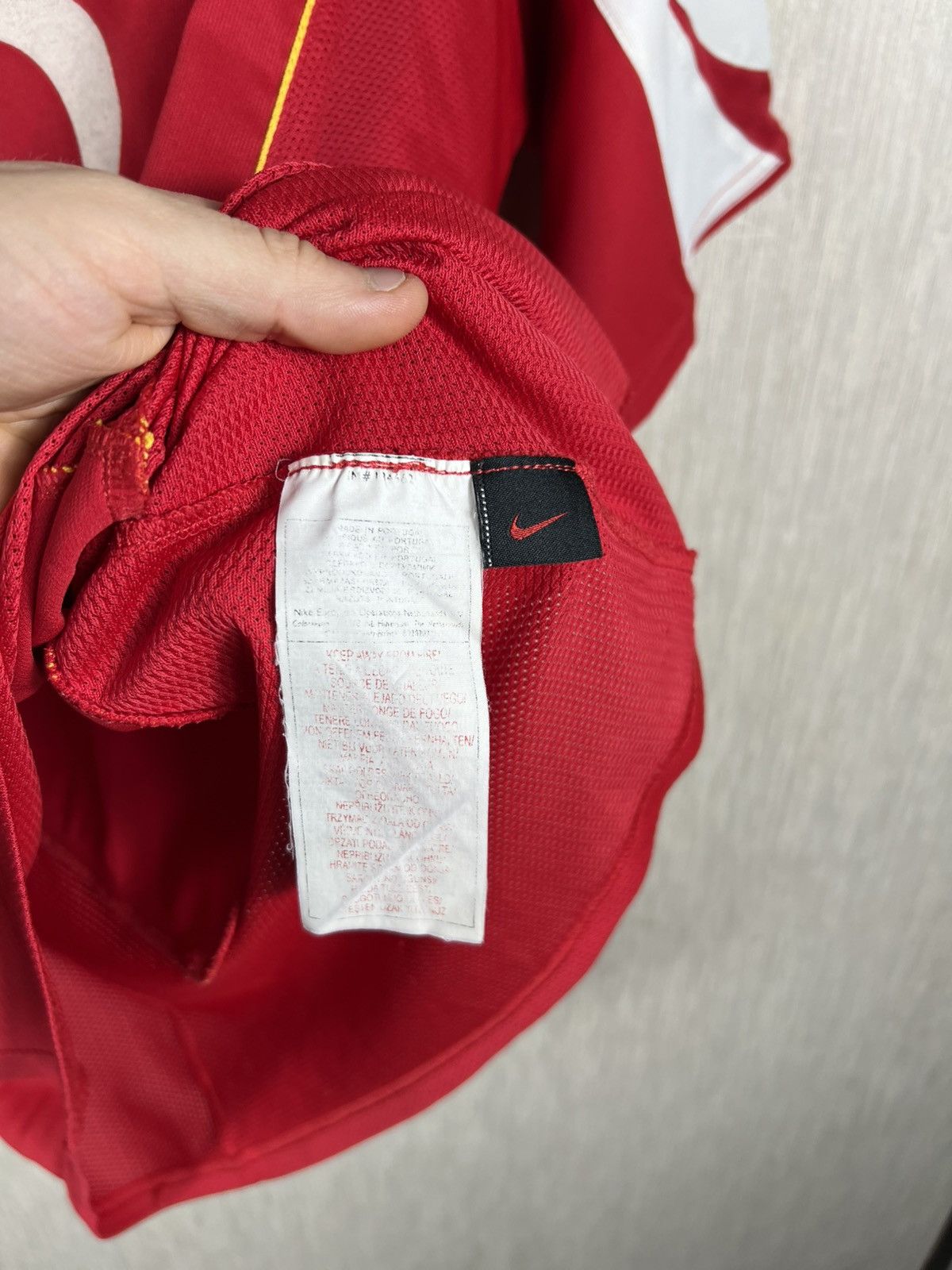 Nike Vintage Nike Arsenal total 90 O2 jersey central logo t-shirt Size US L / EU 52-54 / 3 - 12 Thumbnail