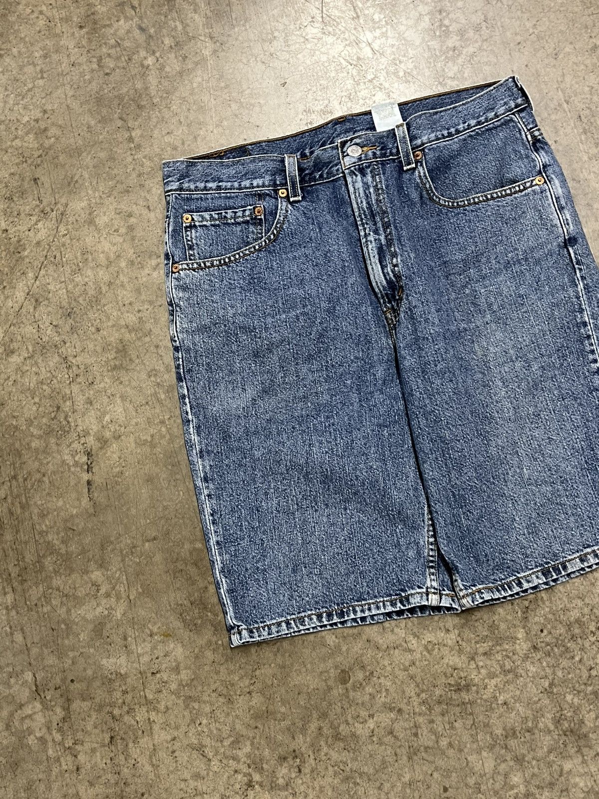 Levi's Levi’s vintage jorts baggy fit streetwear hype 90s skater Size US 34 / EU 50 - 8 Thumbnail