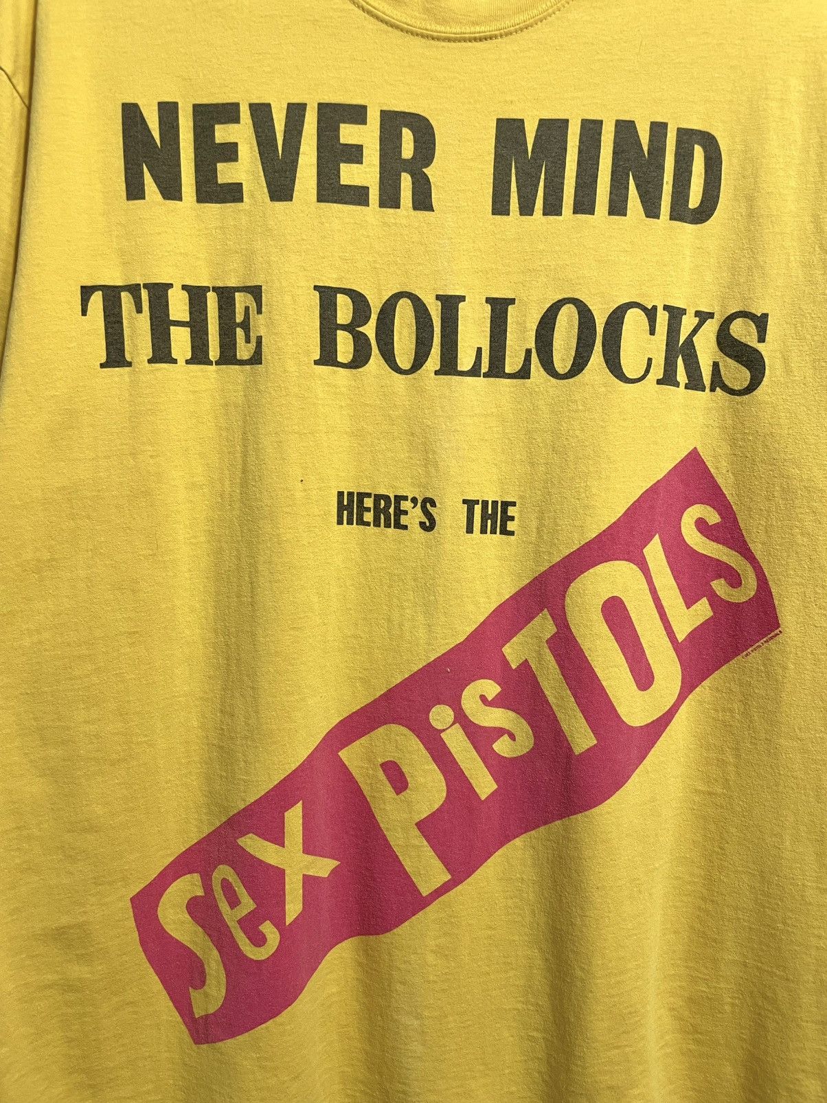 Band Tees Vintage Sex Pistols Never Mind The Bollocks Band T-Shirt Size US XL / EU 56 / 4 - 2 Thumbnail
