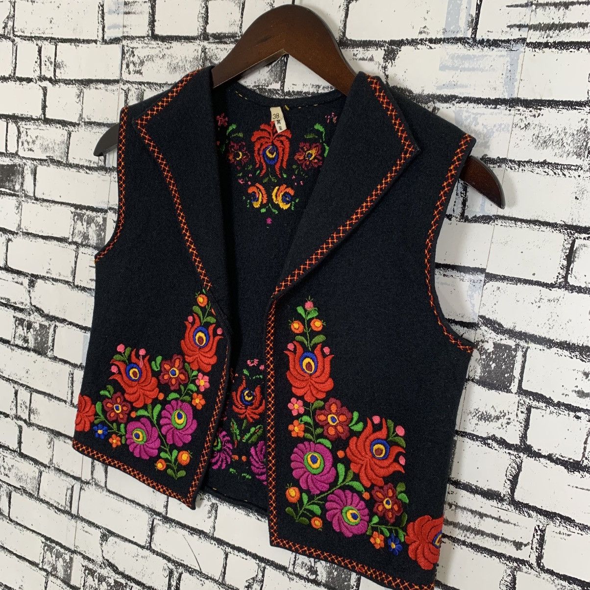 Designer × Vintage Vintage Hungarian Matyo Vest Flower Embroidered Size XS / US 0-2 / IT 36-38 - 3 Thumbnail