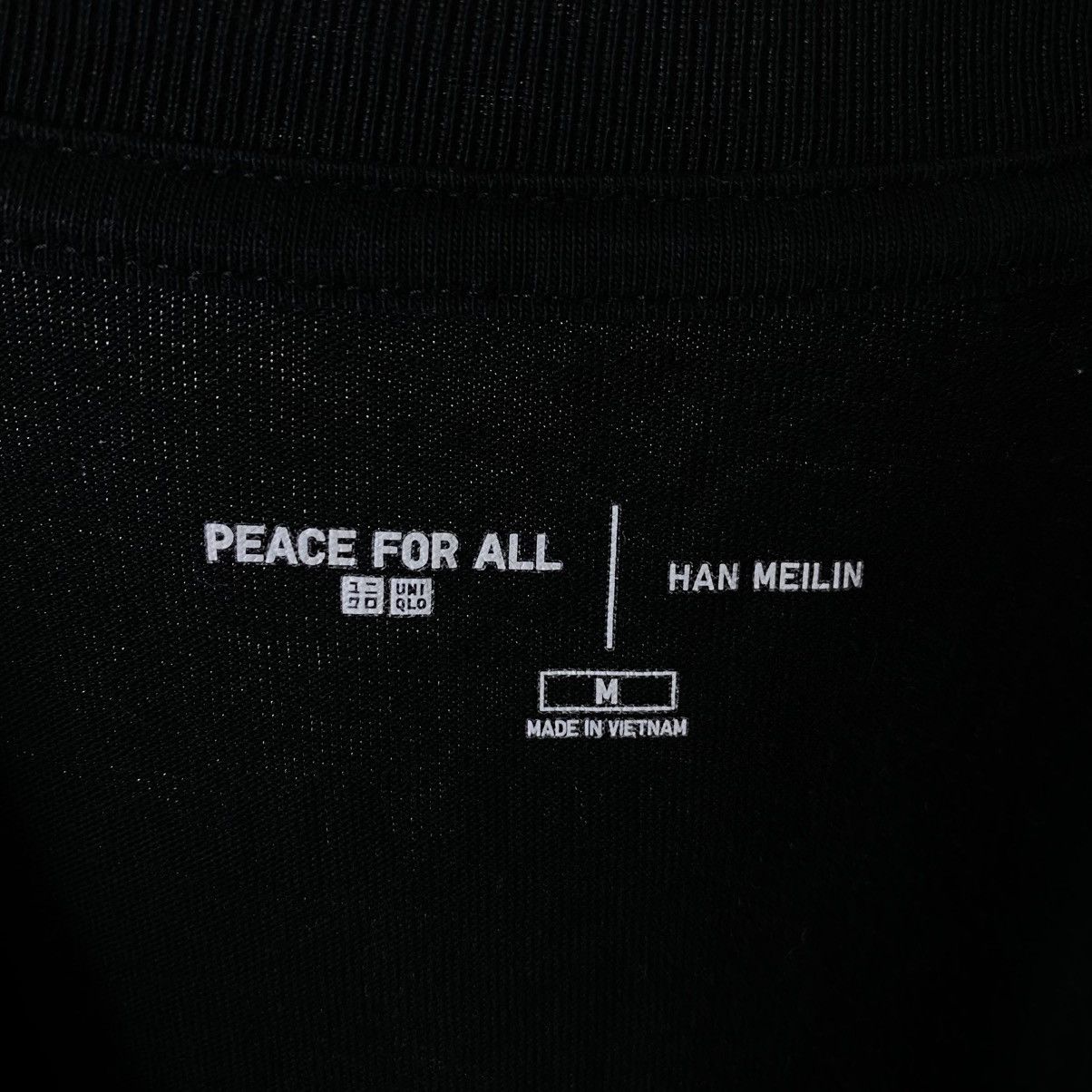 Uniqlo PEACE FOR ALL T-shirt Dove graphic by artist Han Meilin Tee Size US M / EU 48-50 / 2 - 3 Thumbnail
