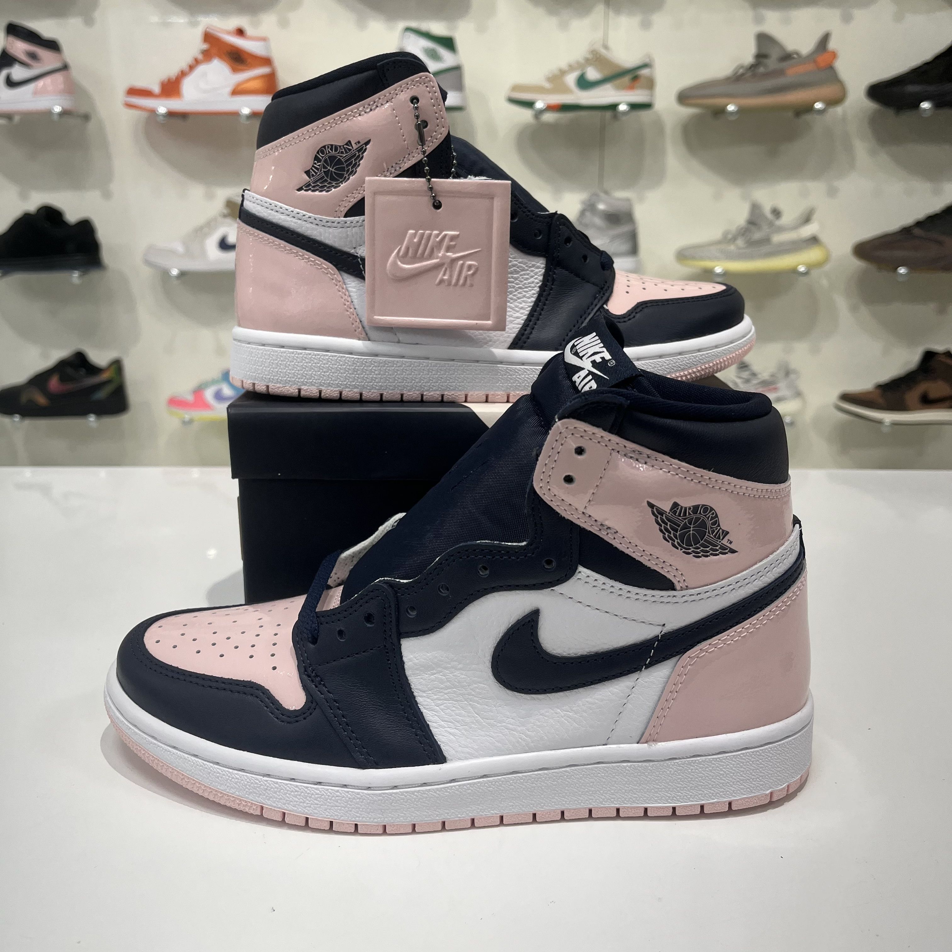 Nike Air Jordan 1 Retro High OG Atmosphere (W) Size US 8 / IT 38 - 1 Thumbnail