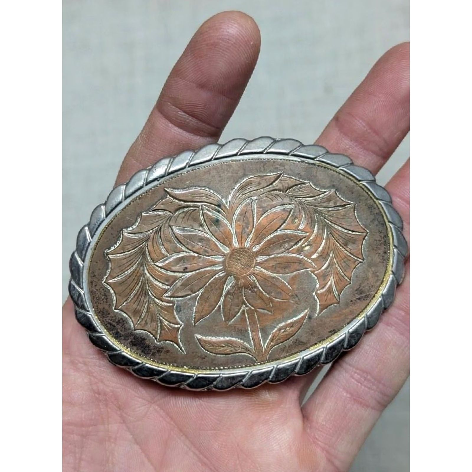 Vintage VINTAGE DAISY belt buckle ENGRAVED western floral Men Belt Buckle Size ONE SIZE - 3 Thumbnail