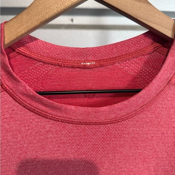 Lululemon Lululemon athletica Coral Short Sleeve Tee Sz Medium M Size US M / EU 48-50 / 2 - 5 Thumbnail