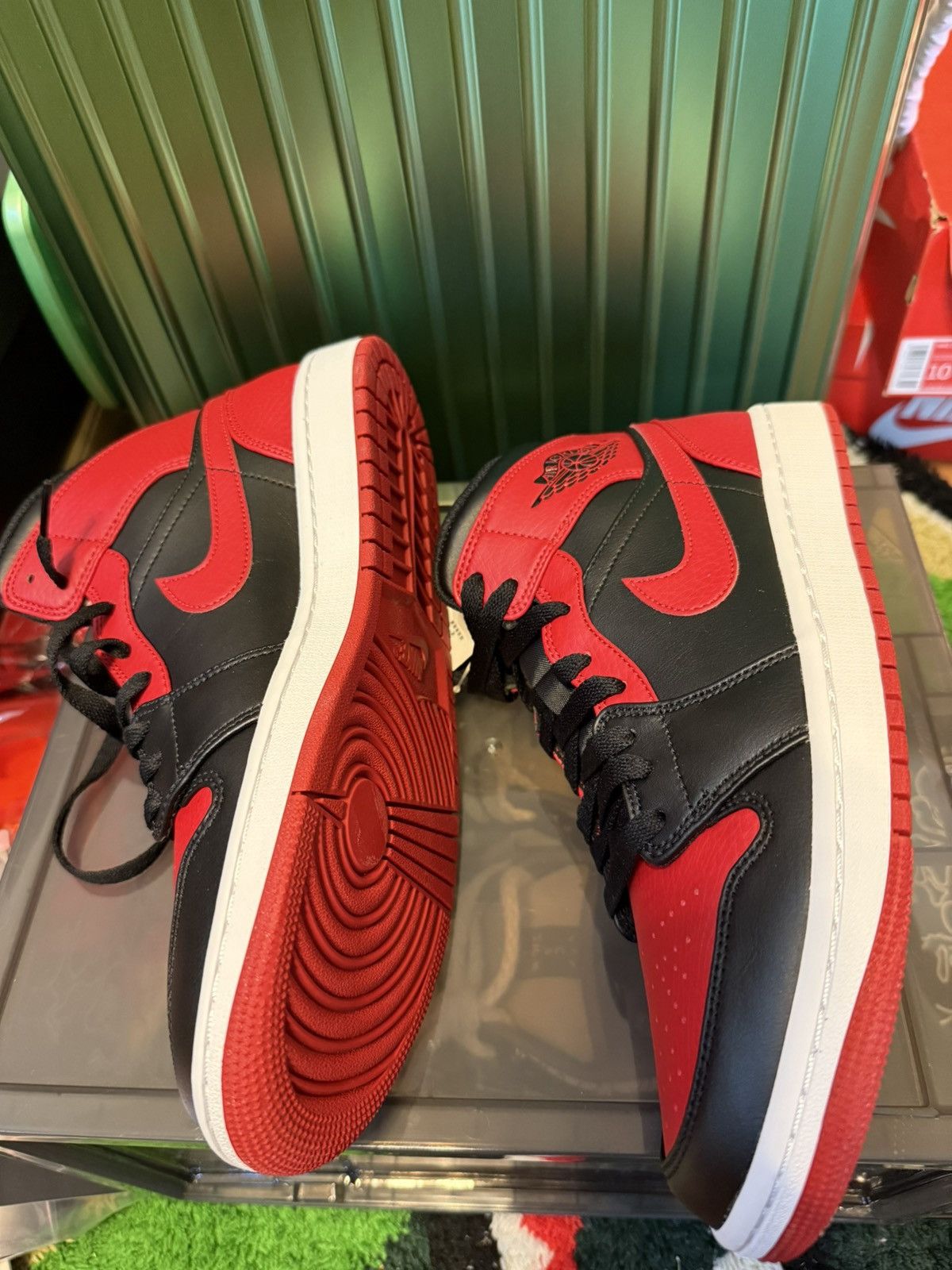 Jordan Brand × Nike Air Jordan 1 Mid sneaker Size 9 Size US 9 / EU 42 - 5 Thumbnail