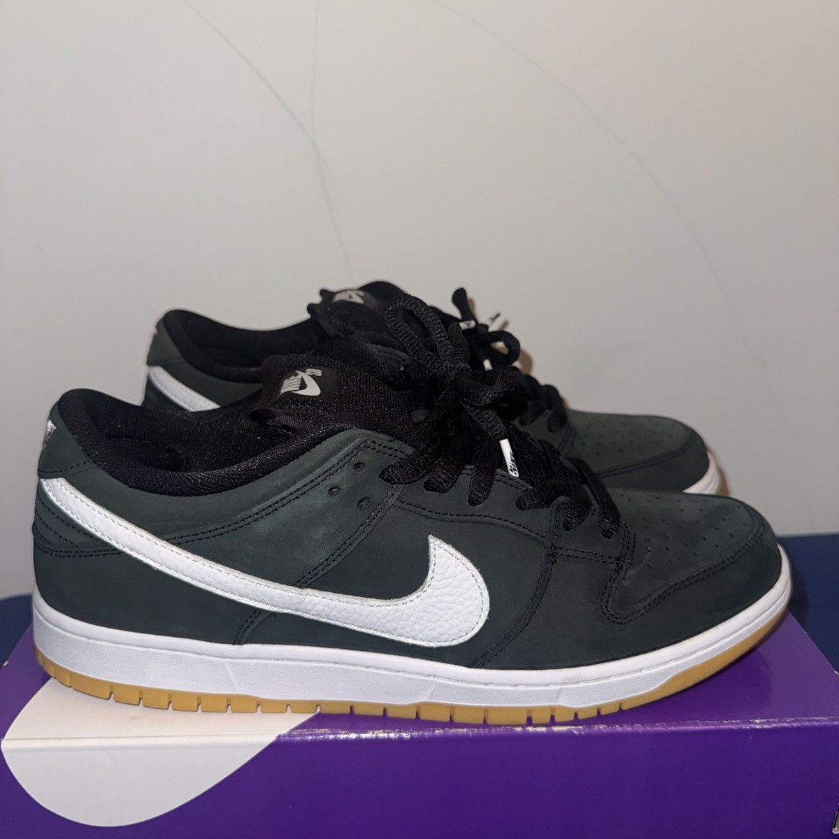 Nike SB Nike SB Dunk Low Black Gum Black White Gum Sole VNDS Size US 12 / EU 45 - 4 Thumbnail