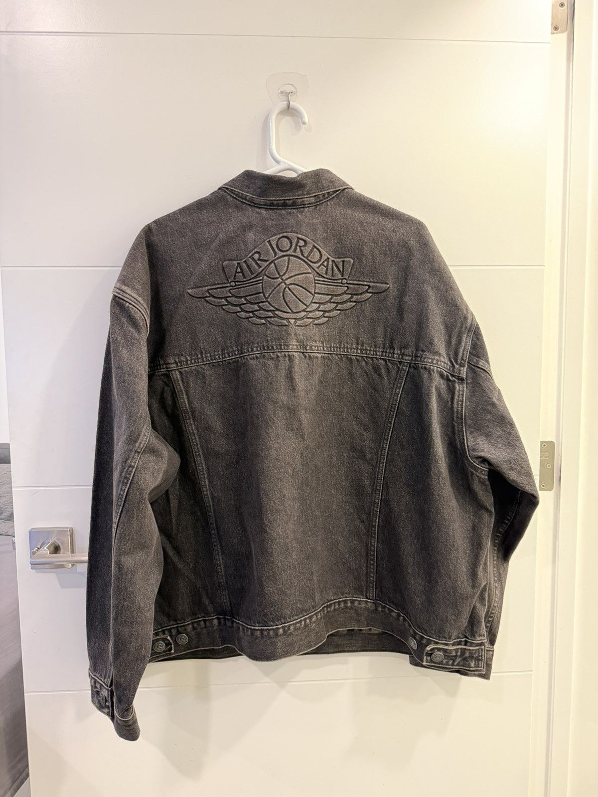 Jordan Brand × Levi's Jordan Levi’s Denim Trucker Jacket Size US XL / EU 56 / 4 - 1 Thumbnail