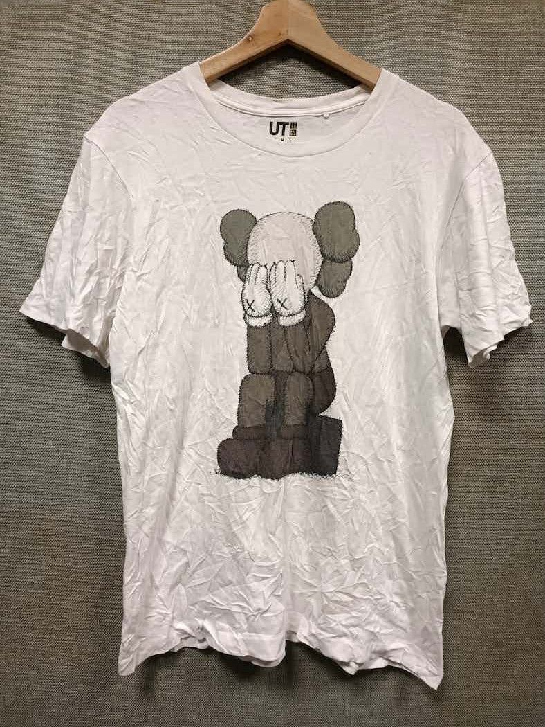 Kaws × Uniqlo t shirt kaws x uniqlo Size US M / EU 48-50 / 2 - 1 Thumbnail