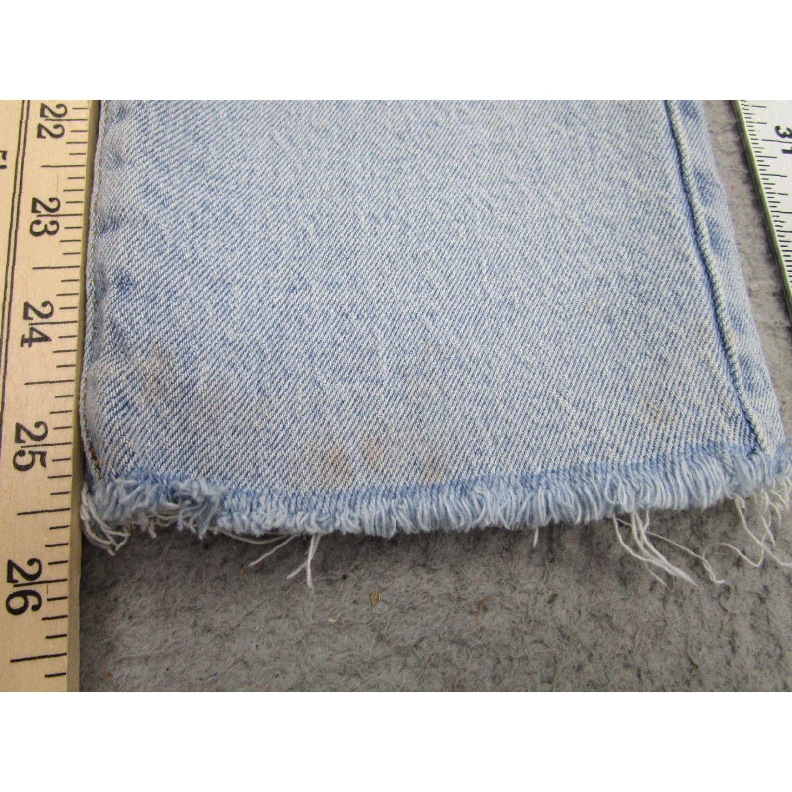 Frame VINTAGE FRAME Jeans Womens 25 Light Wash Le Nouveau Straight Hideaway Raw Hem Denim Distressed Crop Pockets High Rise 26in Inseam Womens Size 42" / US 20 - 3 Thumbnail
