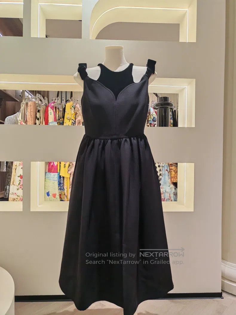 fendi dress black Fendi Black Short Sleeve Floral Mid-Neck Midi Dress IT 42 (UK 10) – Sellier main image 1