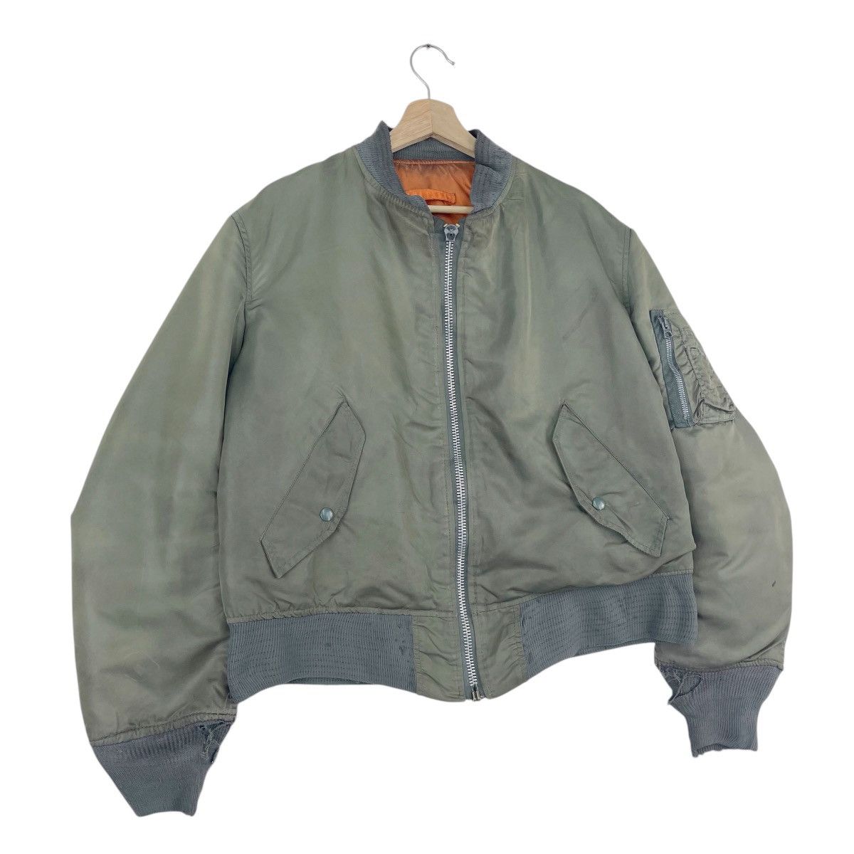Alpha Industries 80’s Alpha Industries Distressed Riversible Bomber Size US L / EU 52-54 / 3 - 3 Thumbnail
