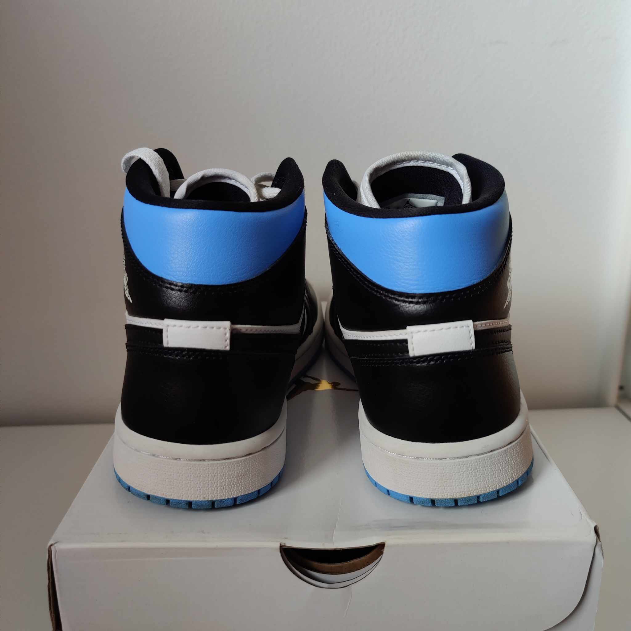 Jordan Brand Wmns Air Jordan 1 Mid University Blue - Size 7.5 Size US 7.5 / IT 37.5 - 13 Thumbnail