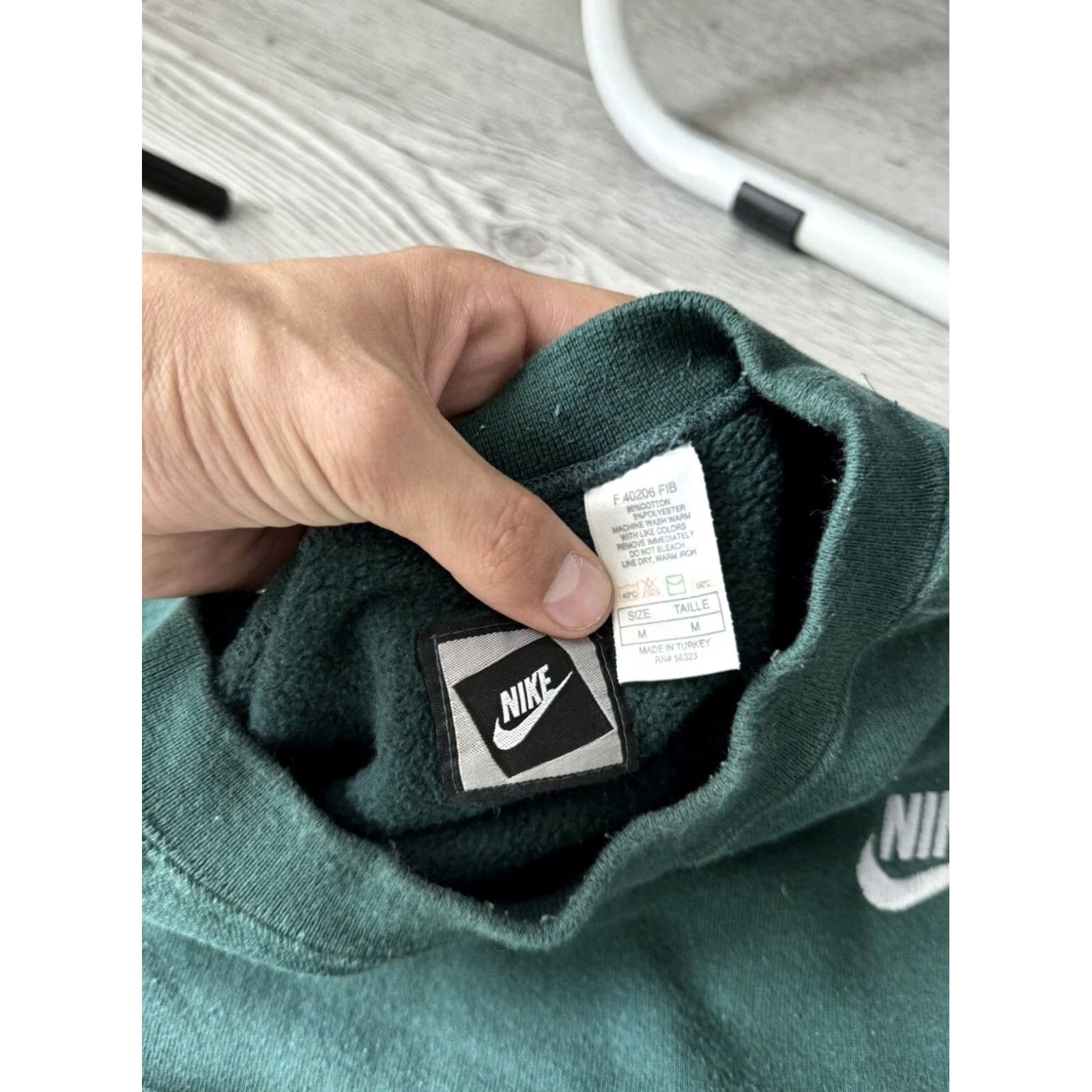 Nike VINTAGE Nike Sweatshirt M Adults Green 90s Retro Y2K Boxy Distressed Streetwear Mens Size US M / EU 48-50 / 2 - 7 Thumbnail