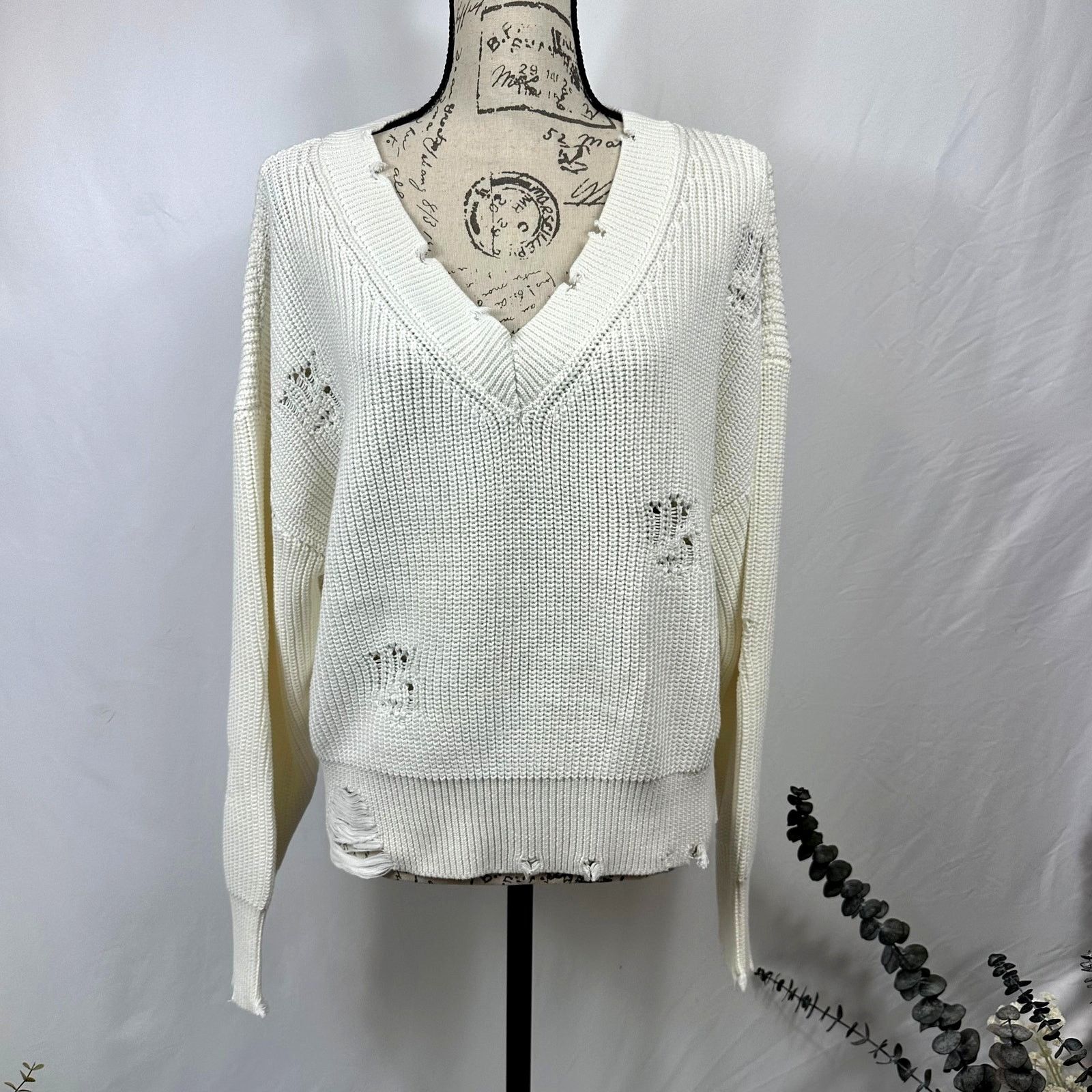 Other 525 America Distressed Shaker V-Neck Sweater in Chalk size M Size M / US 6-8 / IT 42-44 - 11 Thumbnail