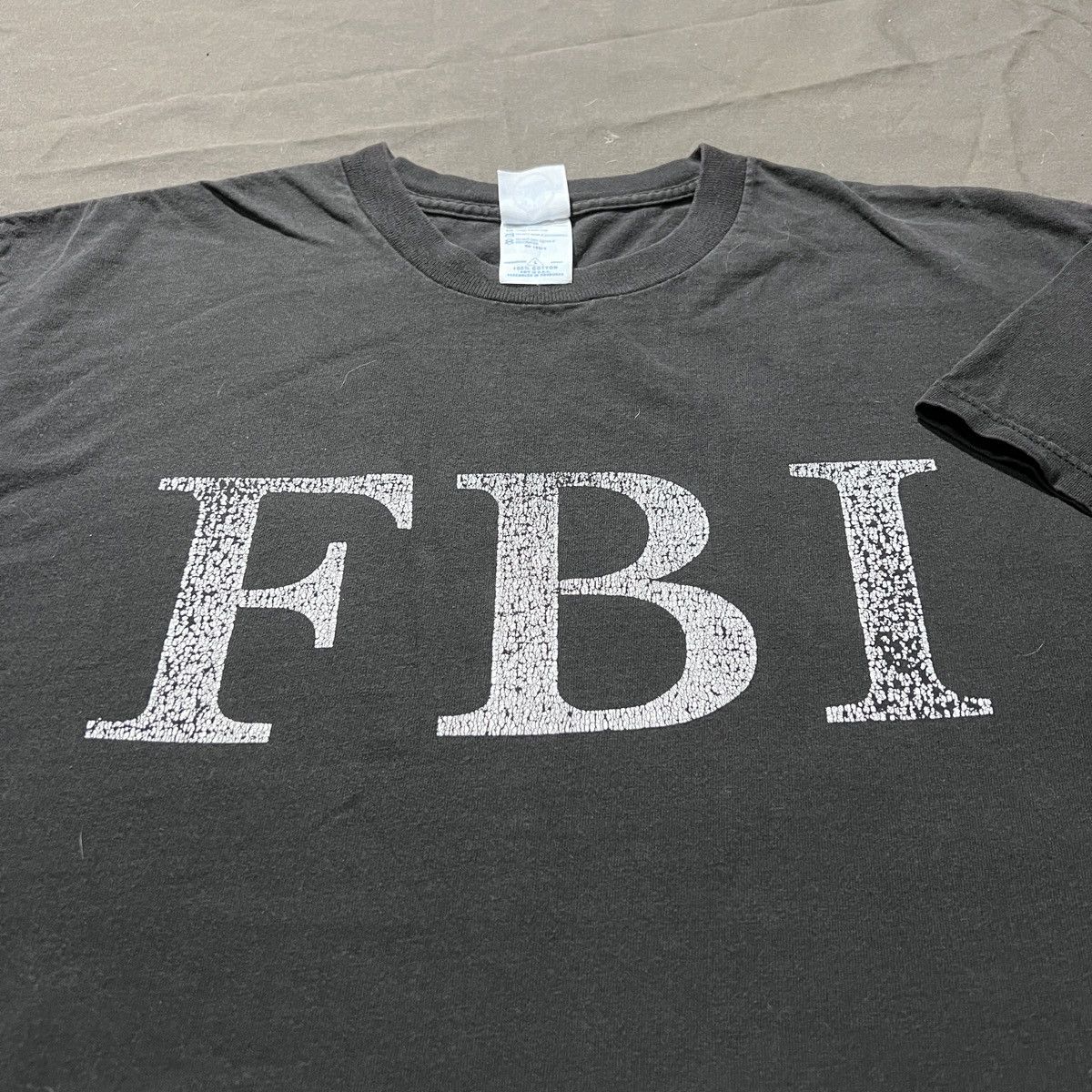 Vintage Vintage Y2K FBI Promo Tee Faded graphic streetwear Size US L / EU 52-54 / 3 - 2 Thumbnail