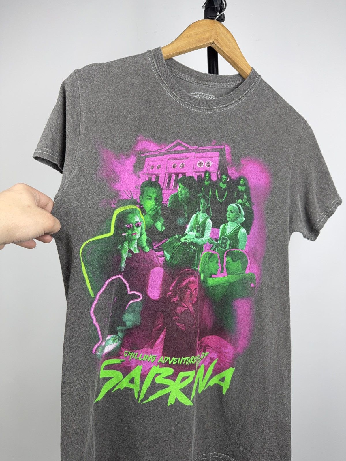 Warner Bros 2021 Chilling Adventures Sabrina Tee Y2K Gothic XS Size XS / US 0-2 / IT 36-38 - 5 Thumbnail
