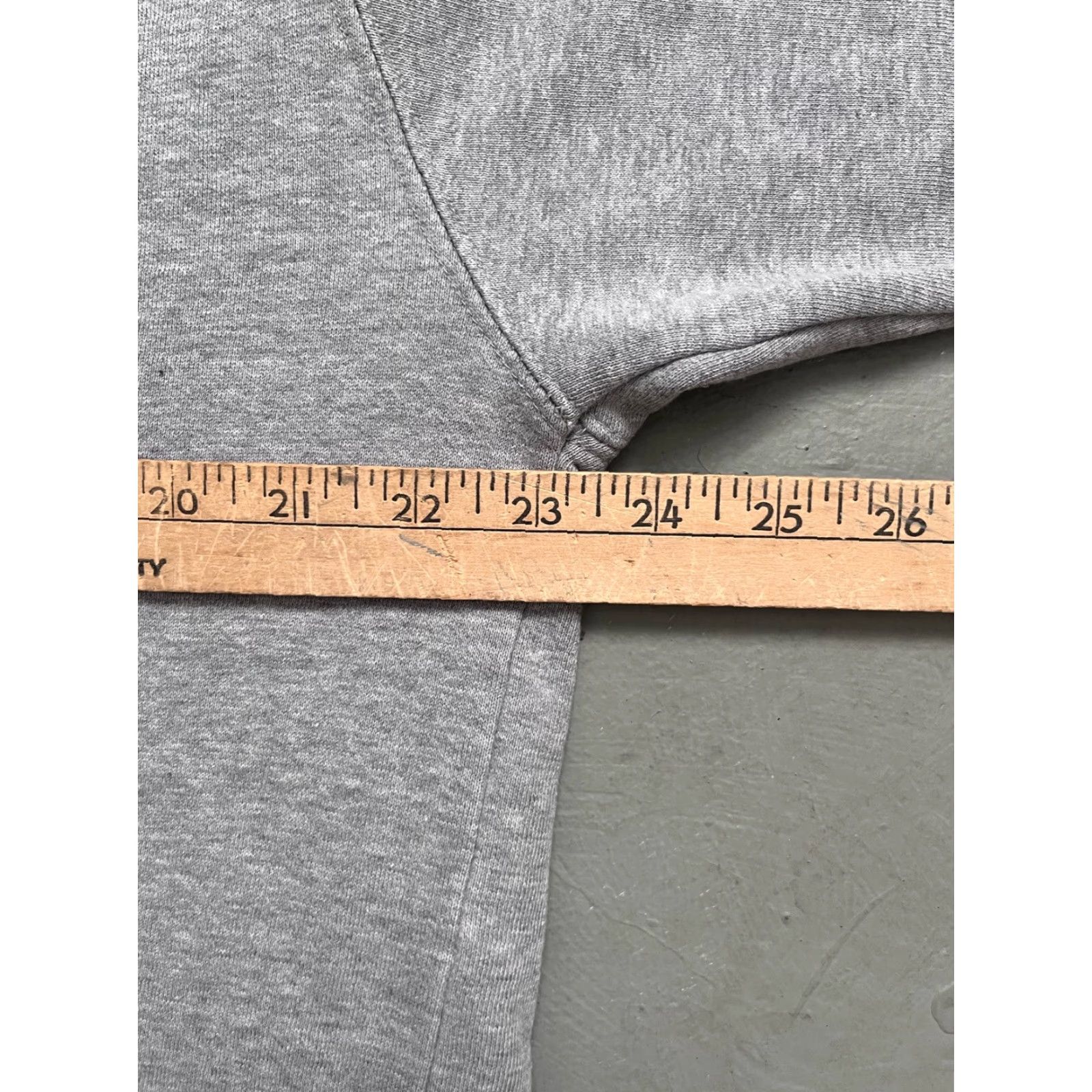 Gap VINTAGE Gap Sweatshirt Flag International Spell Out Made In USA Large L Gray USA Men Women Unisex Shirt Pullover Crewneck Distressed Pre-Owned Size US L / EU 52-54 / 3 - 5 Thumbnail