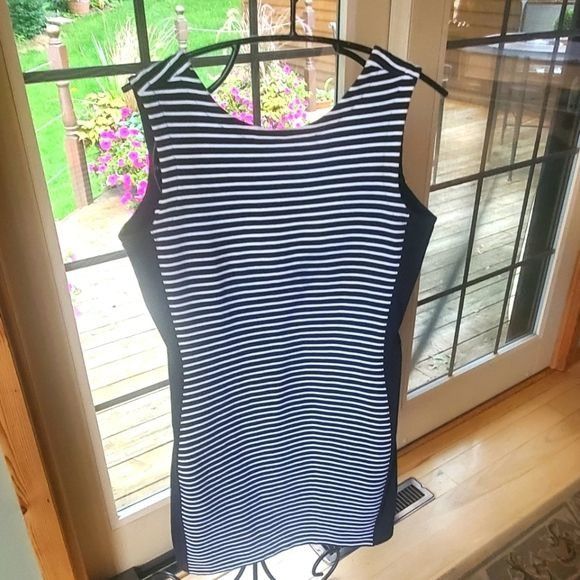 Athleta Athleta Mala Sleeveless Black & White Backless Tank Sz. M Dr Size M / US 6-8 / IT 42-44 - 1 Thumbnail