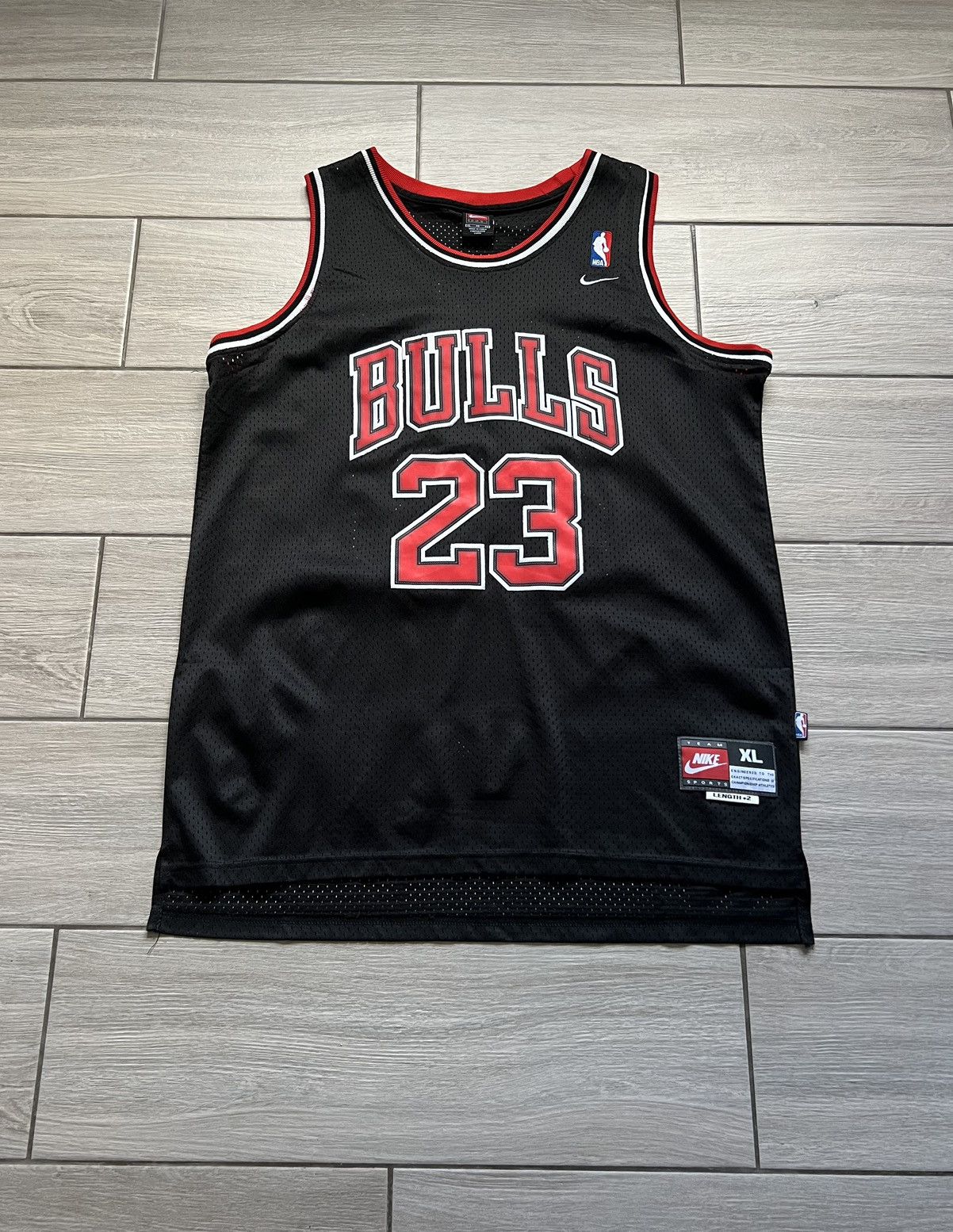 NBA Vintage 90s NIKE JORDAN NBA Chicago Bulls Jersey #23 Size US XL / EU 56 / 4 - 16 Thumbnail