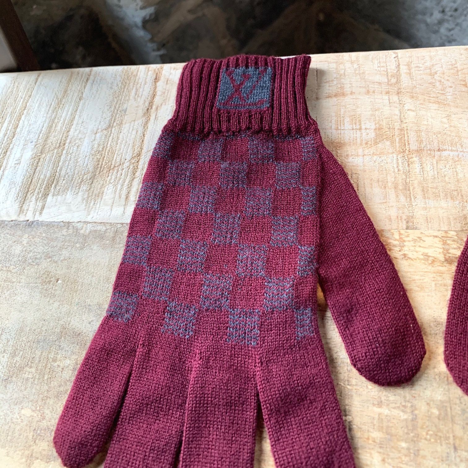 Louis Vuitton Louis Vuitton Burgundy Wool Knit Damier Gloves Size ONE SIZE - 3 Thumbnail