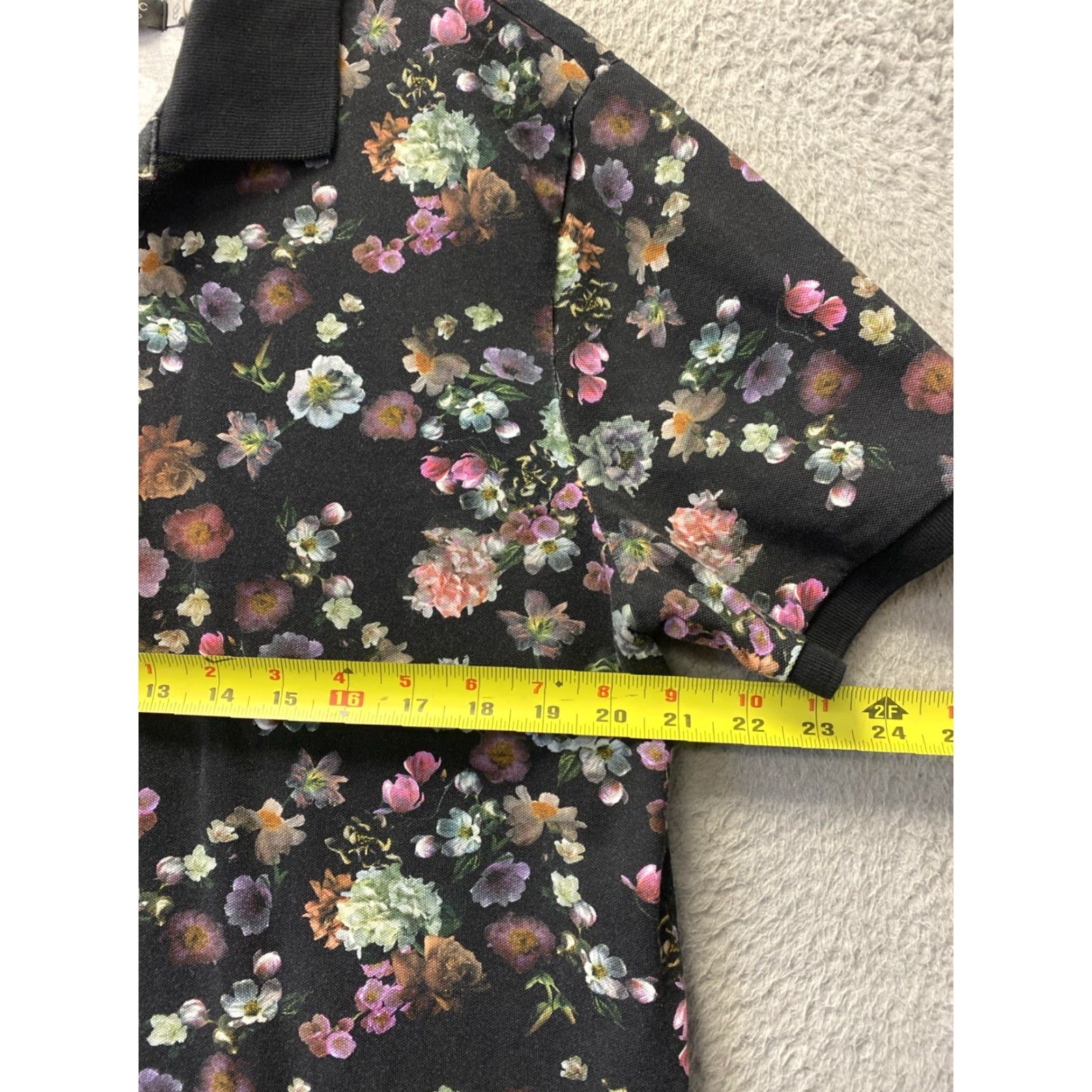 Banana Republic VINTAGE? No. Banana Republic Men Polo Shirt Short Sleeve Pique Flower Black Large Casual Polo Men's Large Black Flower Polo Shirt (Banana Republic) Size US L / EU 52-54 / 3 - 3 Thumbnail