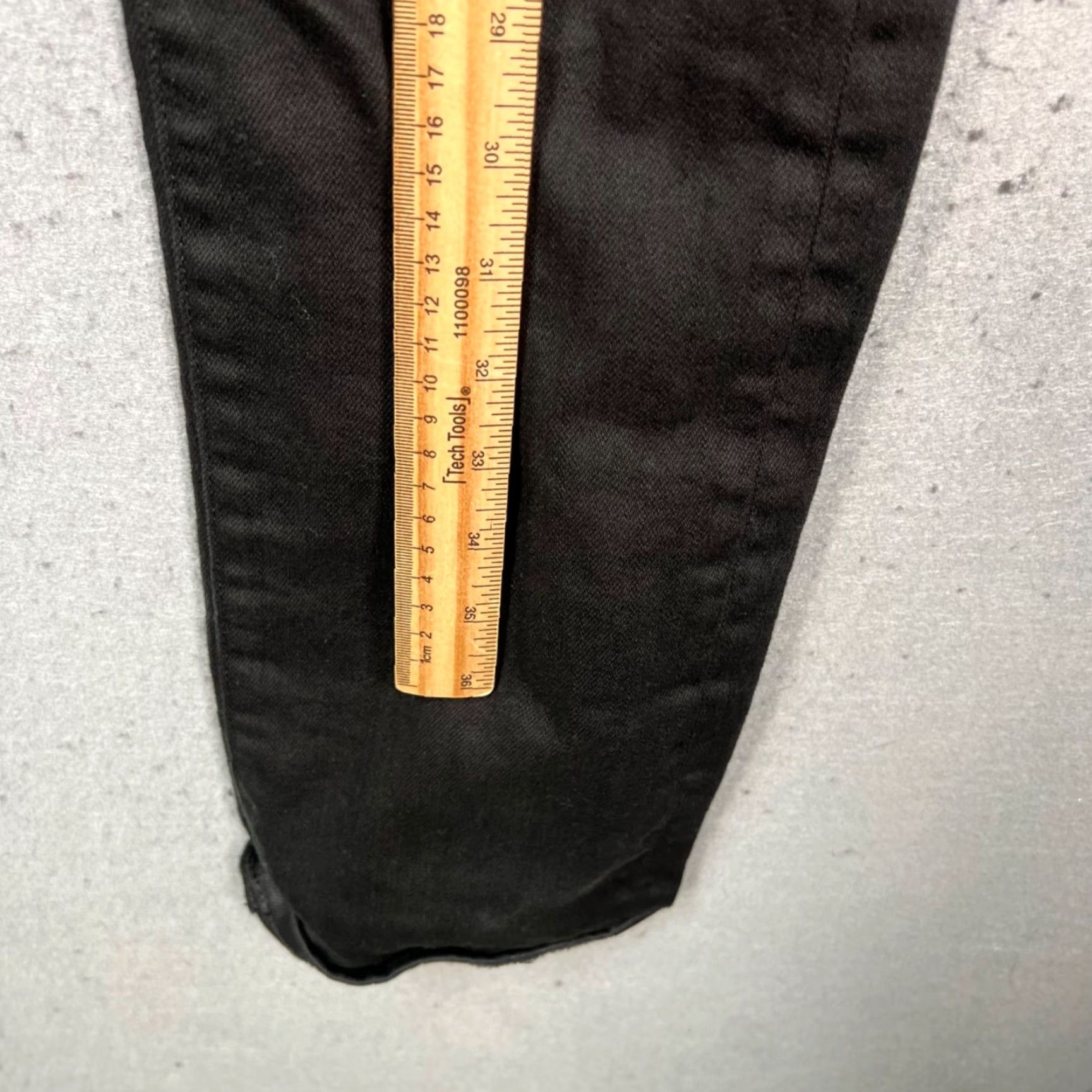 Uniqlo Uniqlo Slim Fit Jeans 33x32 Black Cotton Blend Denim Straight 5-Pocket Mens Adults Size US 33 - 6 Thumbnail
