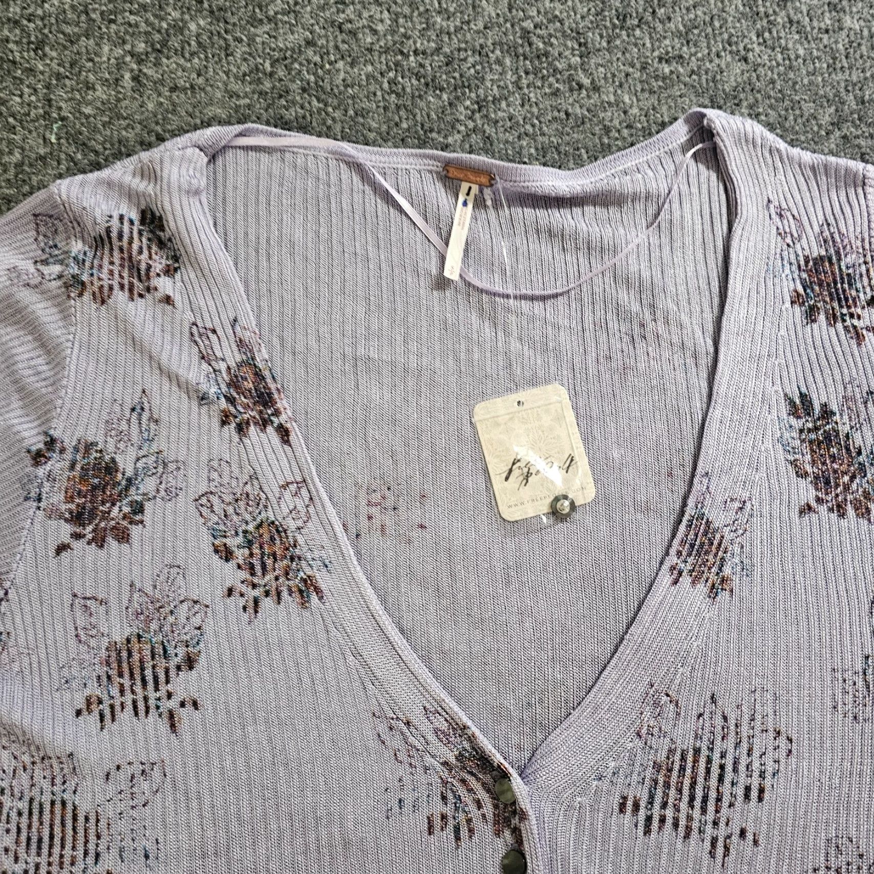 Free People Free People Top Shirt Womens Small Purple Floral Short Sleeve Stretch Peasant Blouse V-Neck Knit Bohemian Colorful 90s Theme Womens Size S / US 4 / IT 40 - 2 Thumbnail