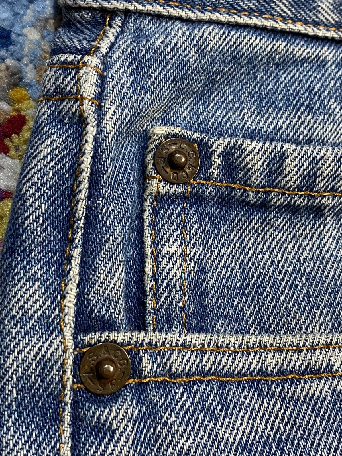 Levi's × Vintage 1980s Levis 501 Slim Fit Button Fly Distressed Blue Jeans Size US 32 / EU 48 - 12 Thumbnail