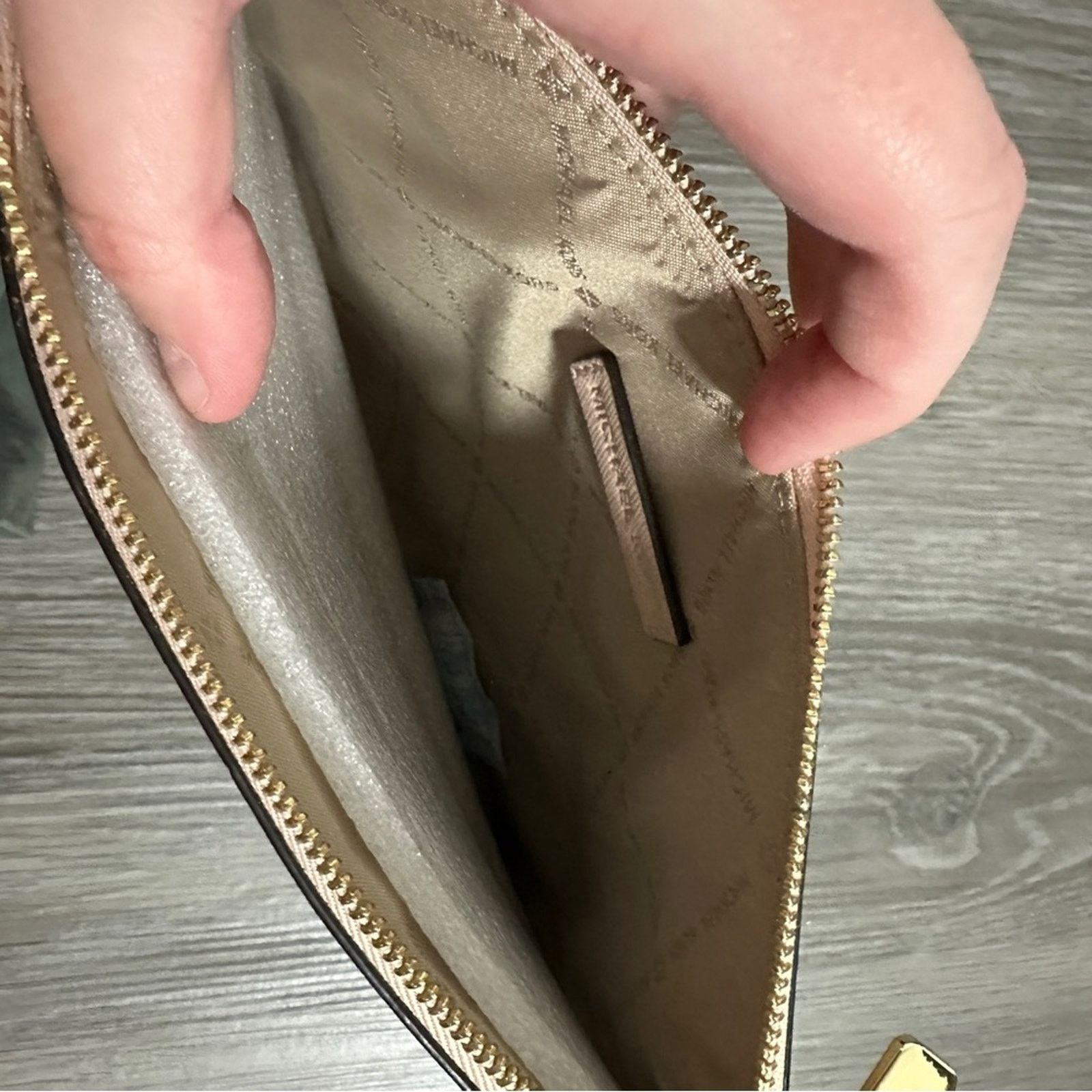 Michael Kors Michael Kors Jet Set Travel Trio 3 in 1 Wristlet NEW Size ONE SIZE - 8 Thumbnail