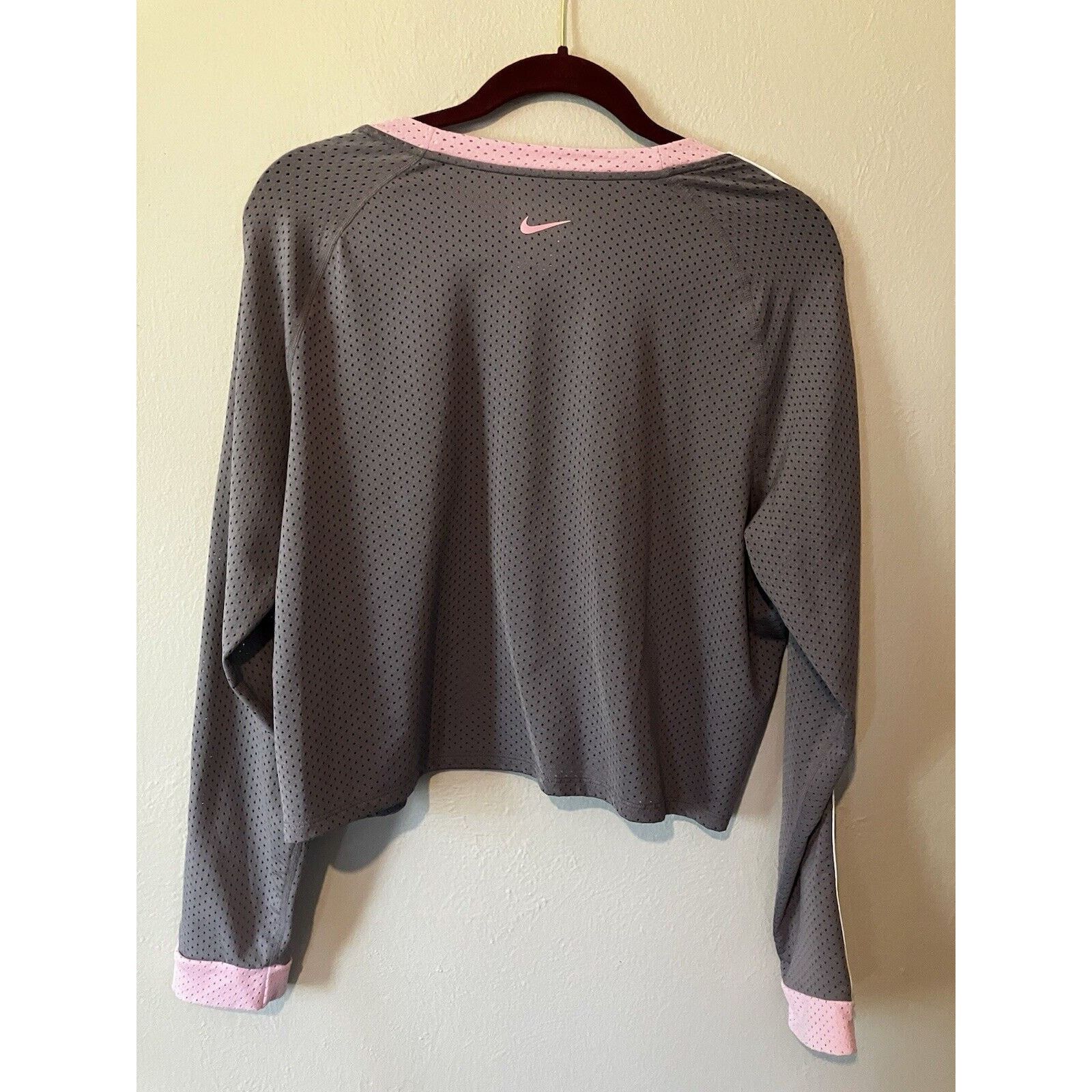 Nike Nike Woman’s Crop Top Medium athletic Shirt long sleeve Size S / US 4 / IT 40 - 2 Thumbnail