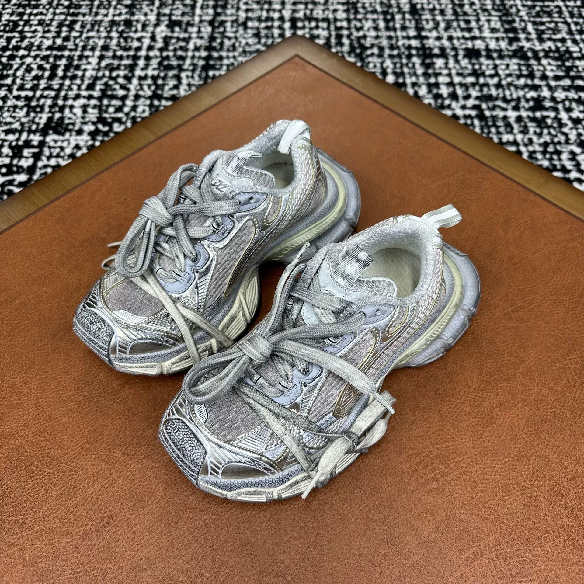 Balenciaga Balenciaga Mesh Beige Lowtop Sneakers it_36 Women Size US 6 / IT 36 - 1 Thumbnail