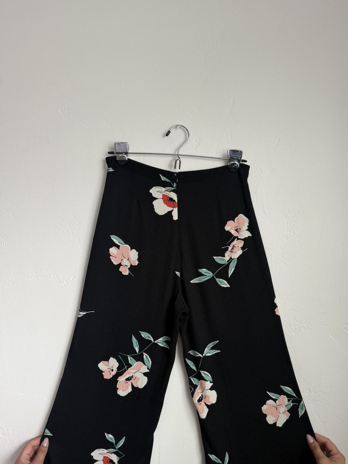 Reformation Reformation black floral wide leg pants High waisted Size 25" / US 0 / IT 36 - 5 Thumbnail