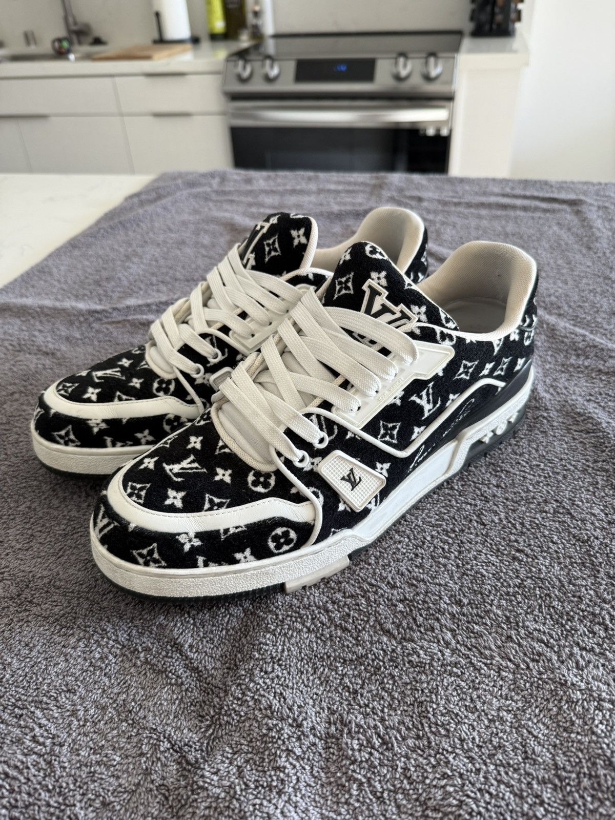 Louis Vuitton Louis Vuitton Monogram Sneakers Size US 10 / EU 43 - 1 Thumbnail