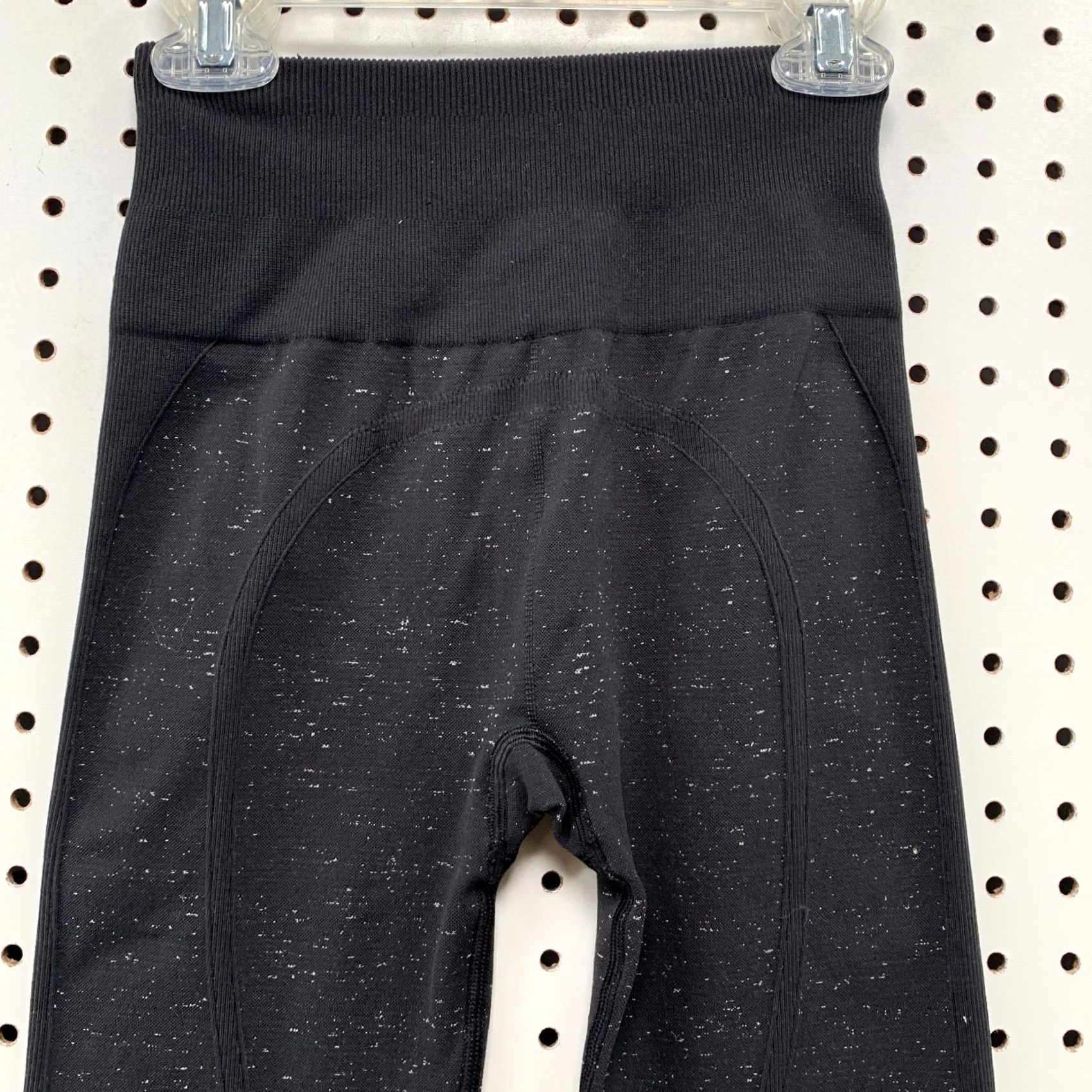 Lululemon Lululemon Free To Flow Crop Leggings Black Speckled Size 2 24.5 Womens Size 26" / US 2 / IT 38 - 7 Thumbnail