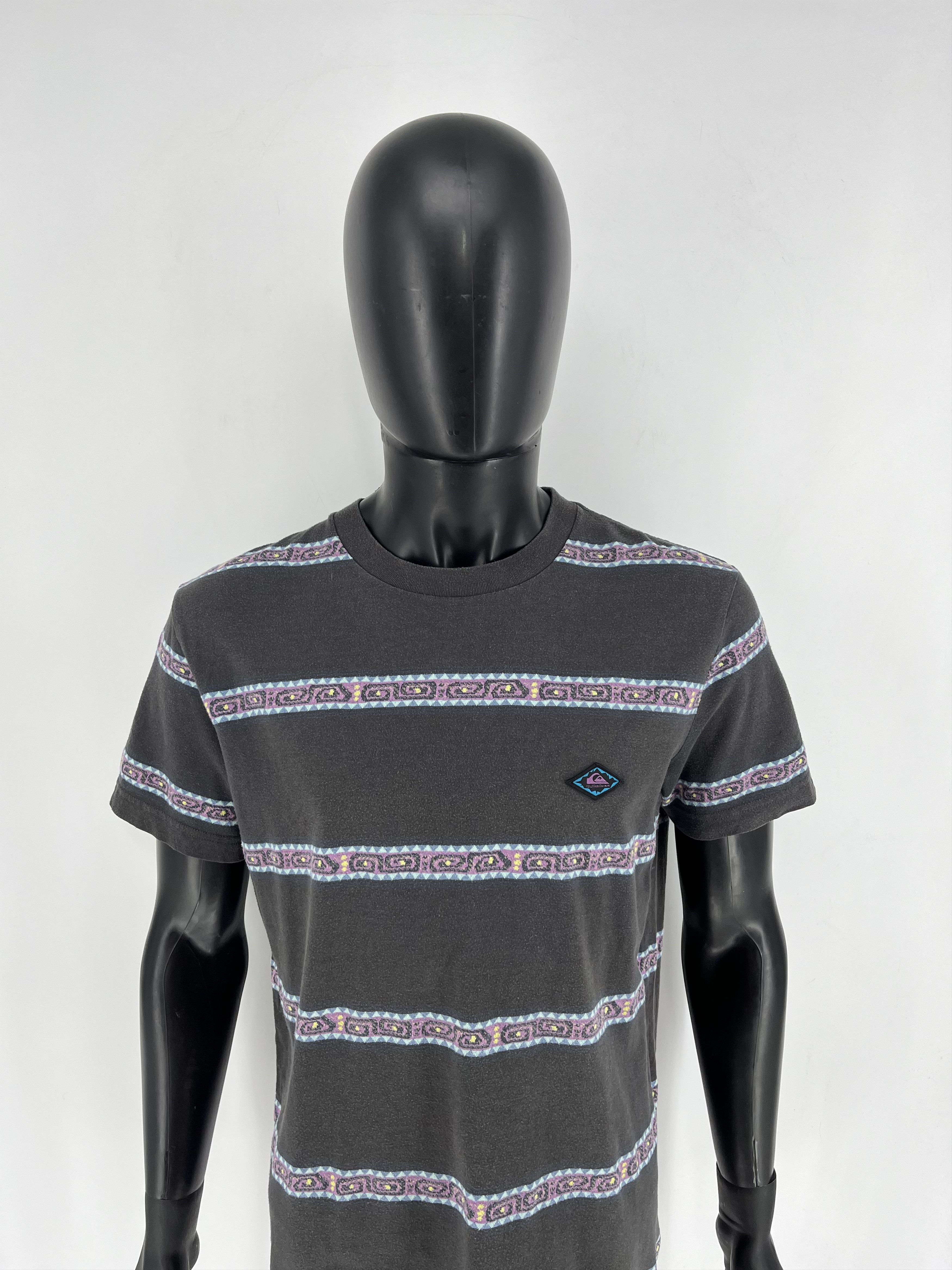Quiksilver Vintage Quiksilver monogram T-Shirt Size M White Surf Skate Size US M / EU 48-50 / 2 - 5 Thumbnail