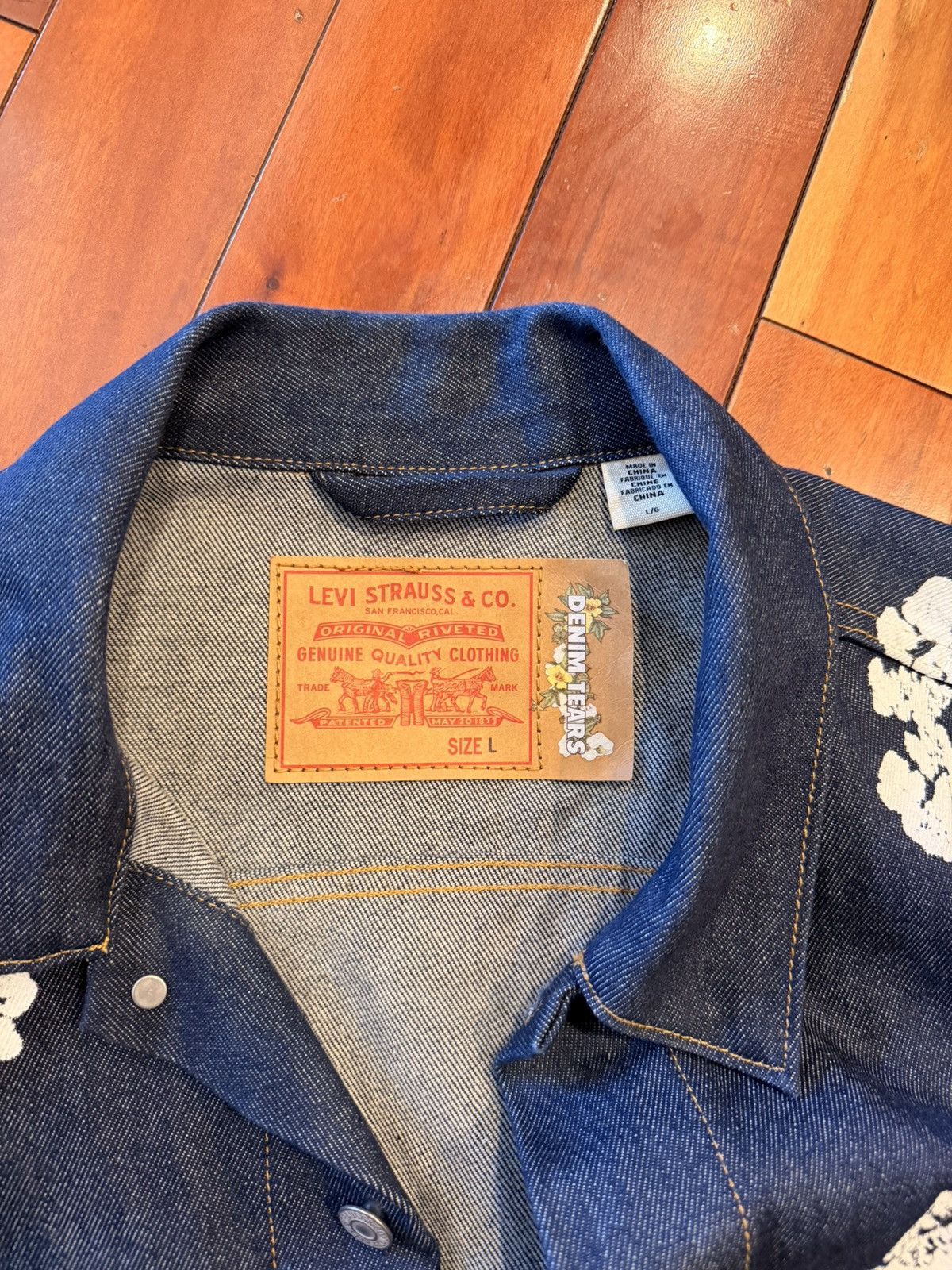 DENIM TEARS × Levi's DENIM TEARS JEAN JACKET - (2 ALL OVER WREATH RAW) Size US L / EU 52-54 / 3 - 2 Thumbnail