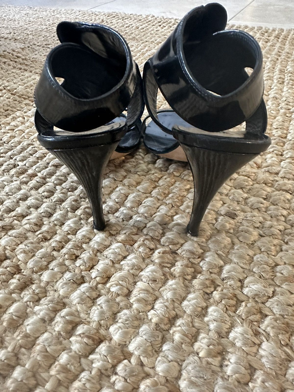 Manolo Blahnik EUC Auth Manolo Blahnik Patent Strap Heeled Sandals 37.5 Size US 7.5 / IT 37.5 - 8 Thumbnail