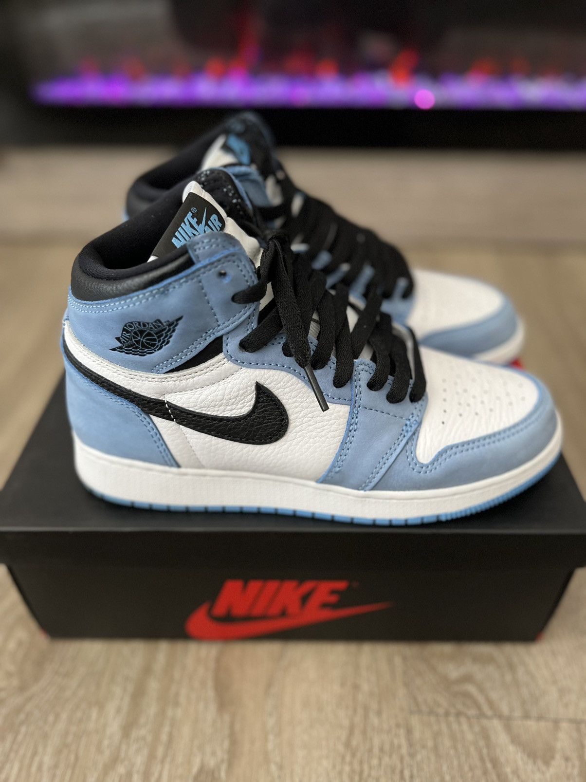 Jordan Brand Air Jordan 1 GS “University Blue” Size US 6 / EU 39 - 4 Thumbnail