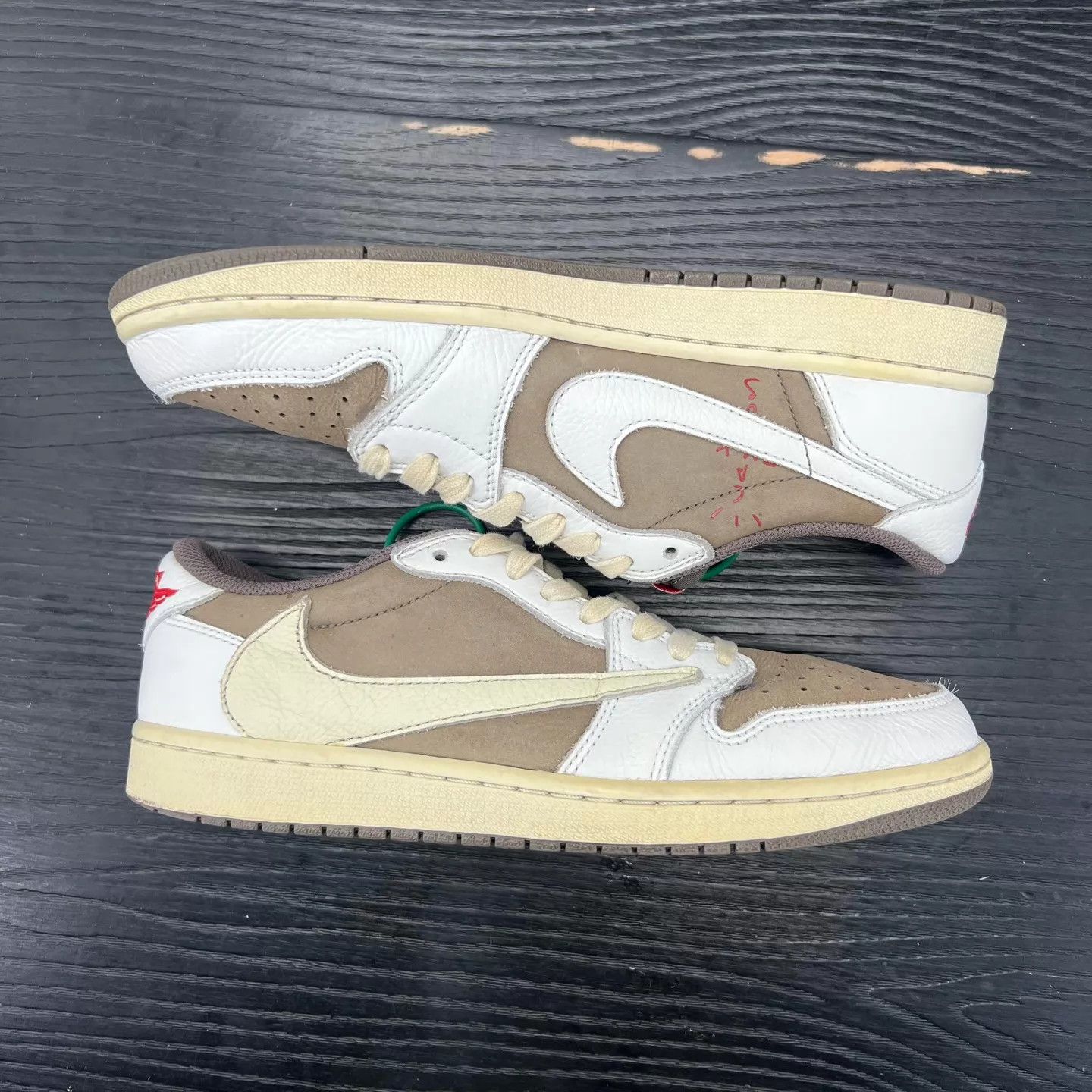 Nike Jordan 1 Low Mocha Reverse Swoosh 42 Size US 9 / EU 42 - 3 Thumbnail